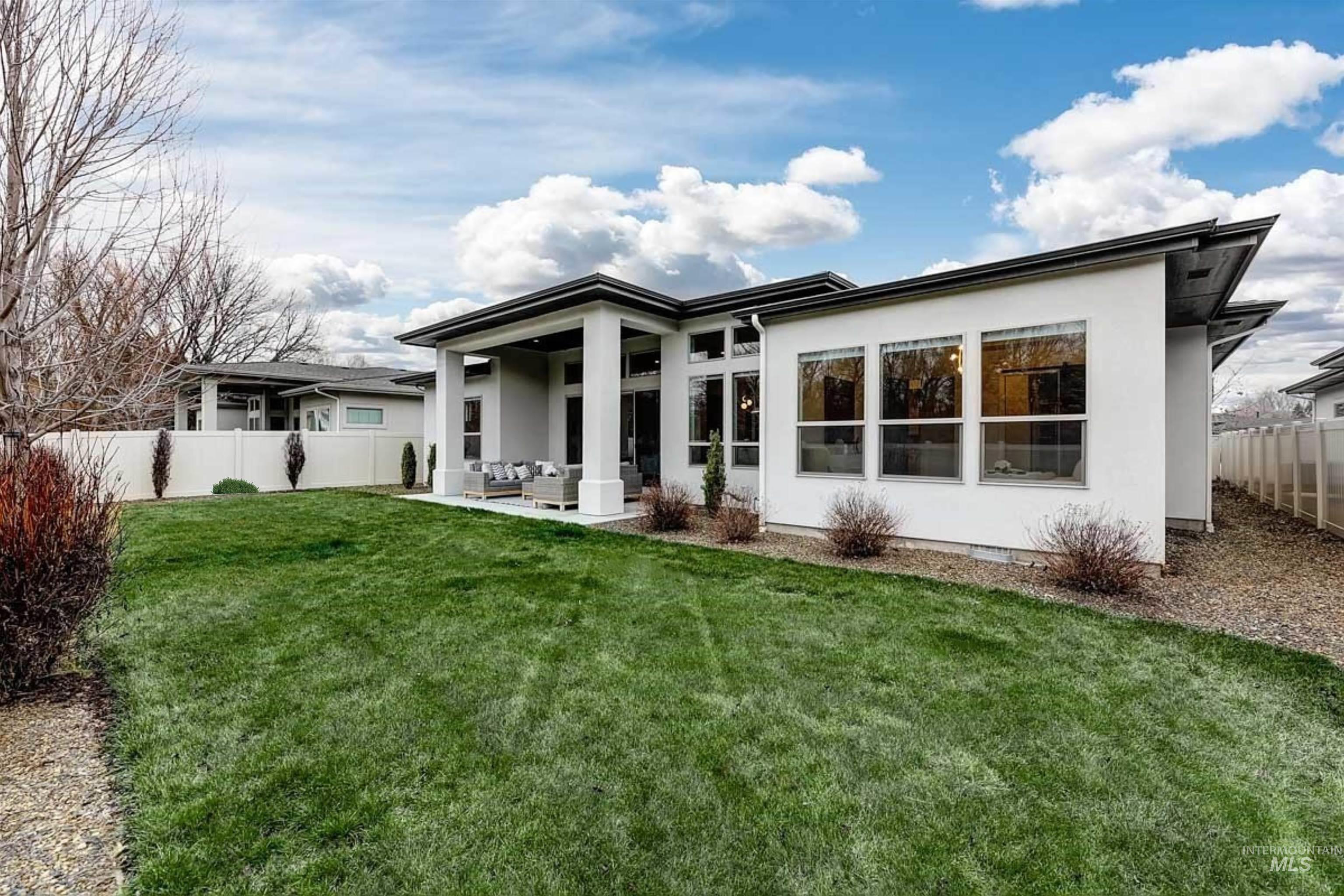 556 W Carnelian Lane, Eagle, Idaho 83616, 3 Bedrooms, 2 Bathrooms, Residential For Sale, Price $799,000,MLS 98973275