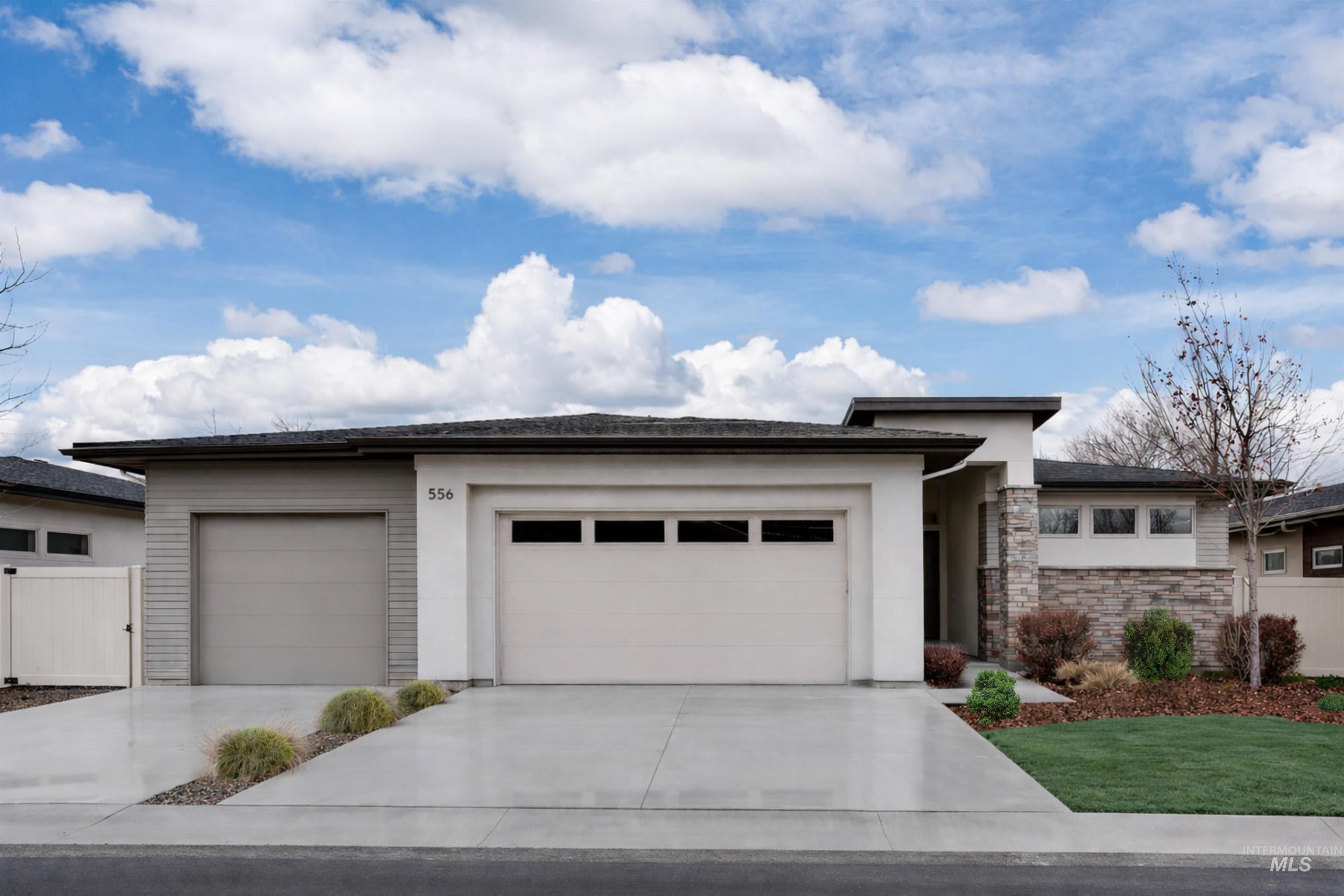 556 W Carnelian Lane, Eagle, Idaho 83616, 3 Bedrooms, 2 Bathrooms, Residential For Sale, Price $799,000,MLS 98973275