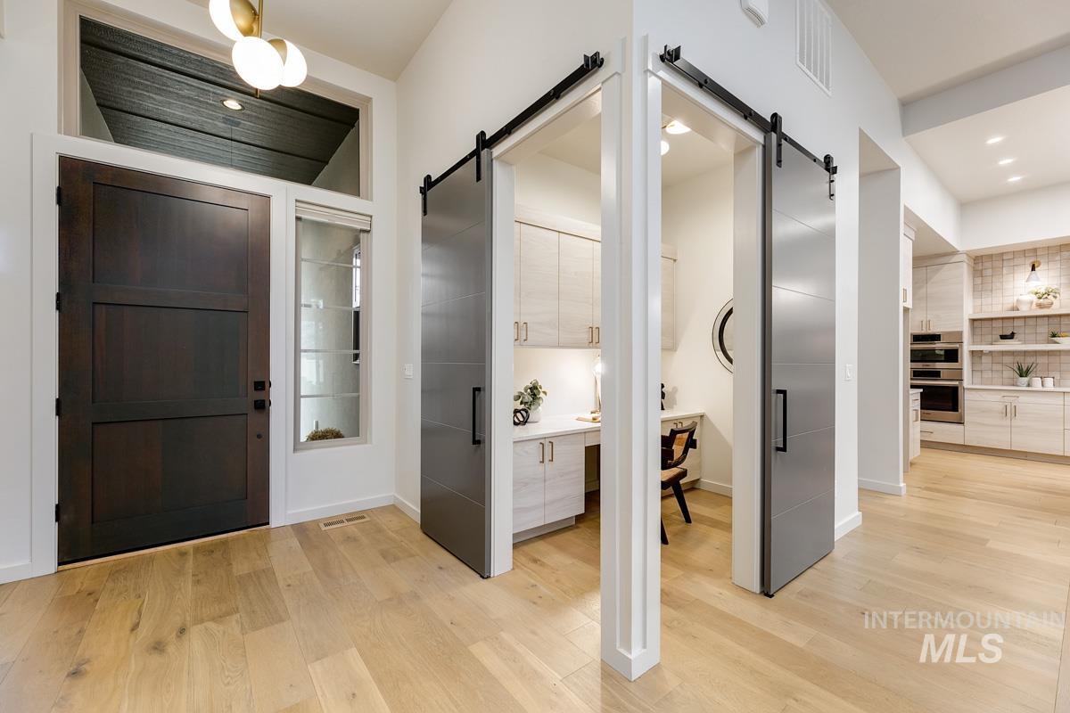 556 W Carnelian Lane, Eagle, Idaho 83616, 3 Bedrooms, 2 Bathrooms, Residential For Sale, Price $799,000,MLS 98973275