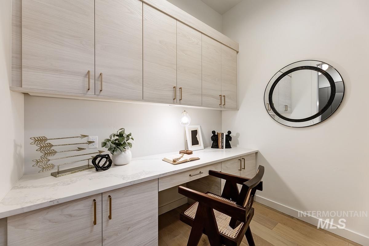 556 W Carnelian Lane, Eagle, Idaho 83616, 3 Bedrooms, 2 Bathrooms, Residential For Sale, Price $799,000,MLS 98973275