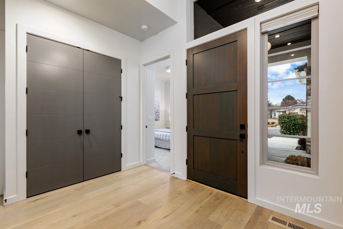 556 W Carnelian Lane, Eagle, Idaho 83616, 3 Bedrooms, 2 Bathrooms, Residential For Sale, Price $799,000,MLS 98973275