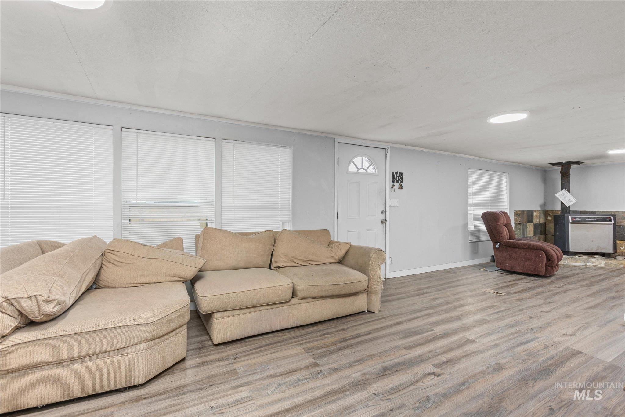 250 SE Locust, New Plymouth, Idaho 83655, 3 Bedrooms, 2 Bathrooms, Residential For Sale, Price $219,900,MLS 98973281