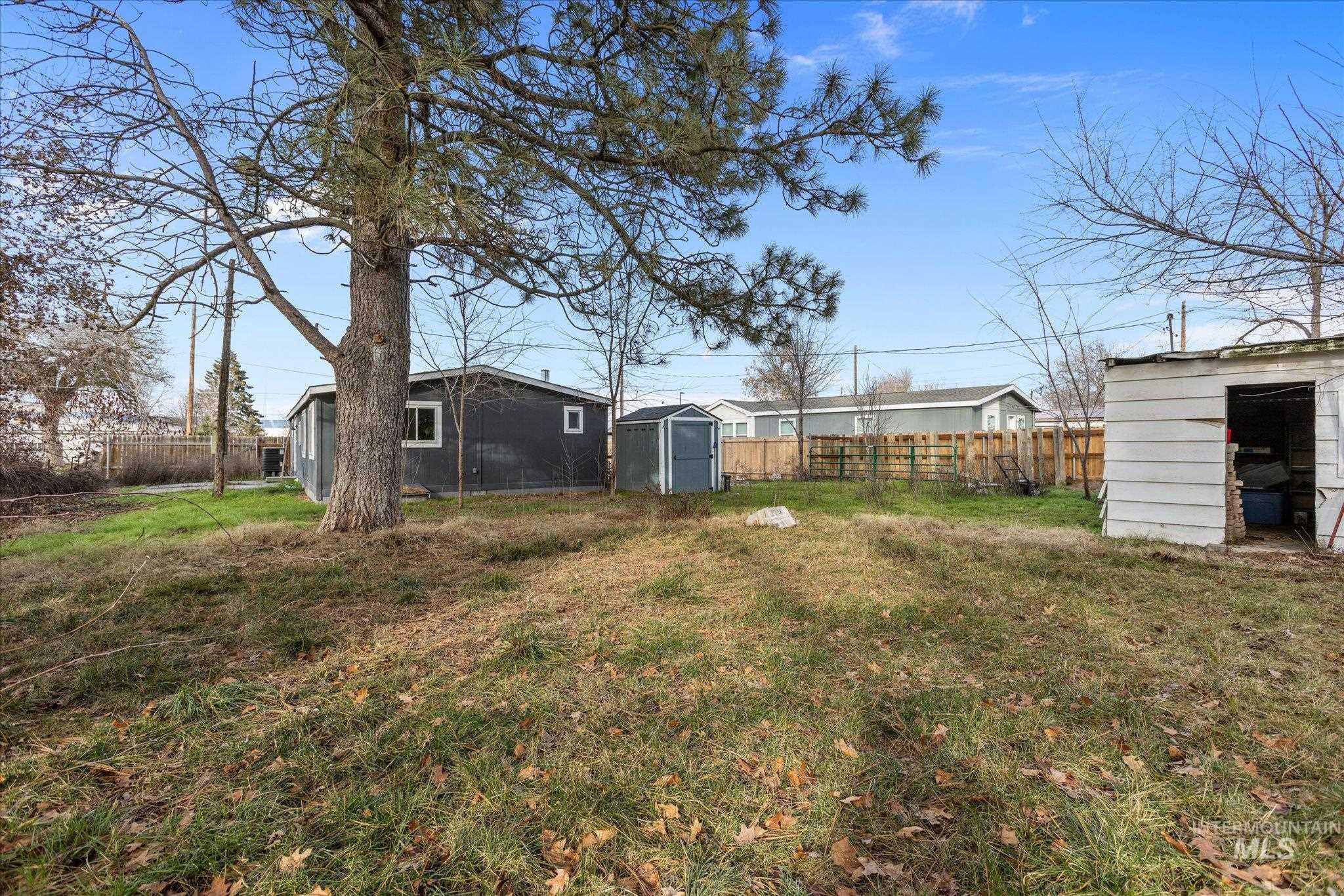 250 SE Locust, New Plymouth, Idaho 83655, 3 Bedrooms, 2 Bathrooms, Residential For Sale, Price $219,900,MLS 98973281