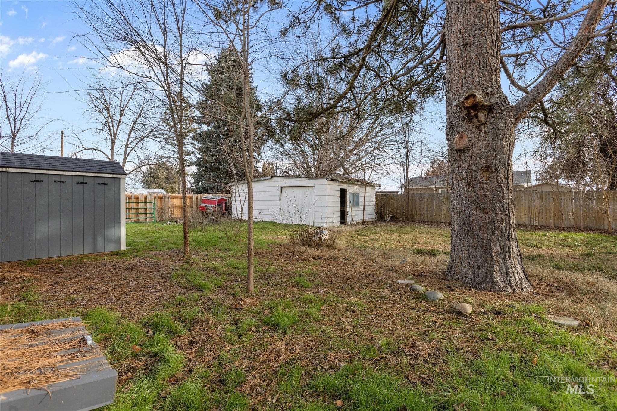 250 SE Locust, New Plymouth, Idaho 83655, 3 Bedrooms, 2 Bathrooms, Residential For Sale, Price $219,900,MLS 98973281