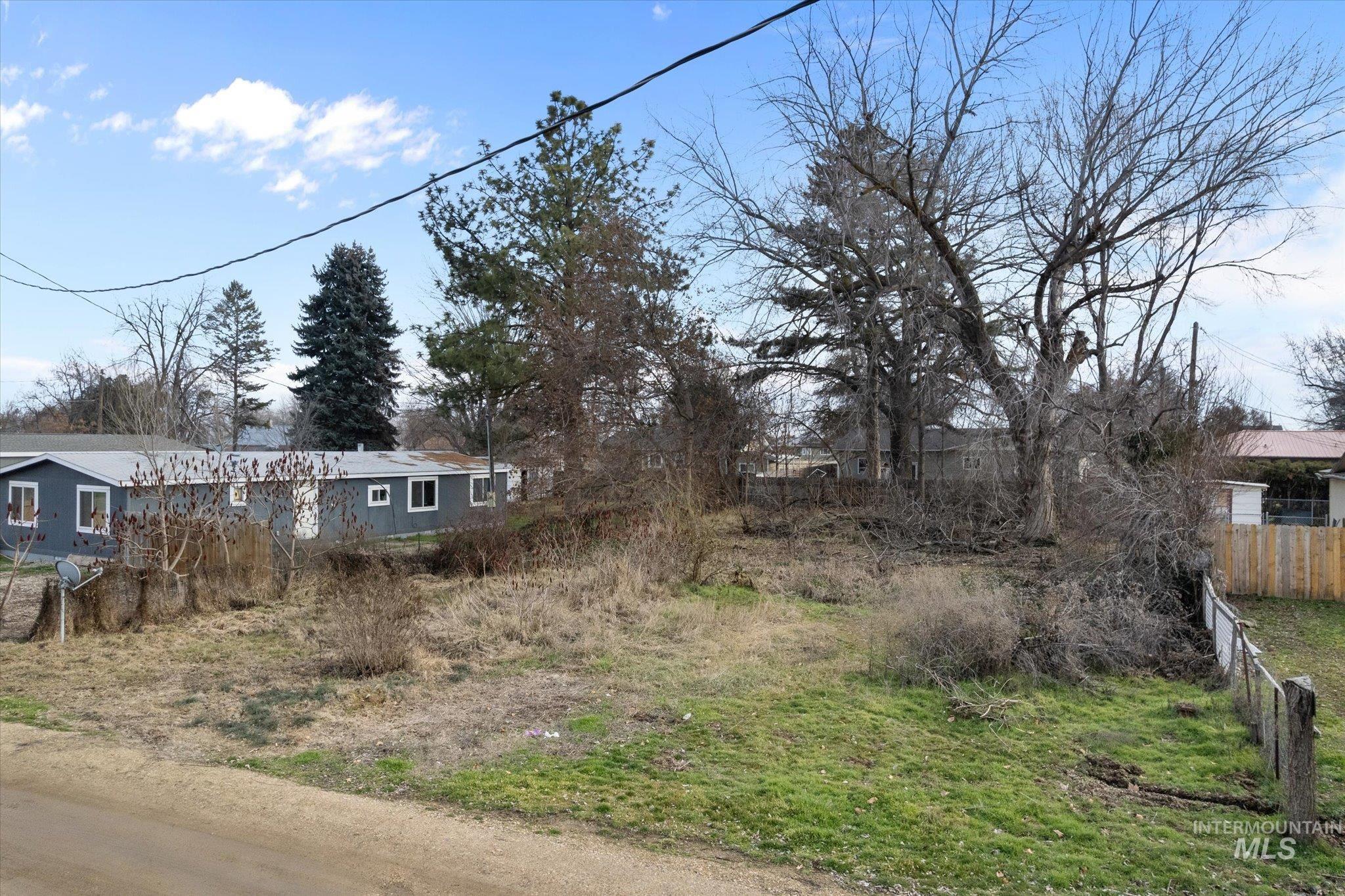 250 SE Locust, New Plymouth, Idaho 83655, 3 Bedrooms, 2 Bathrooms, Residential For Sale, Price $219,900,MLS 98973281