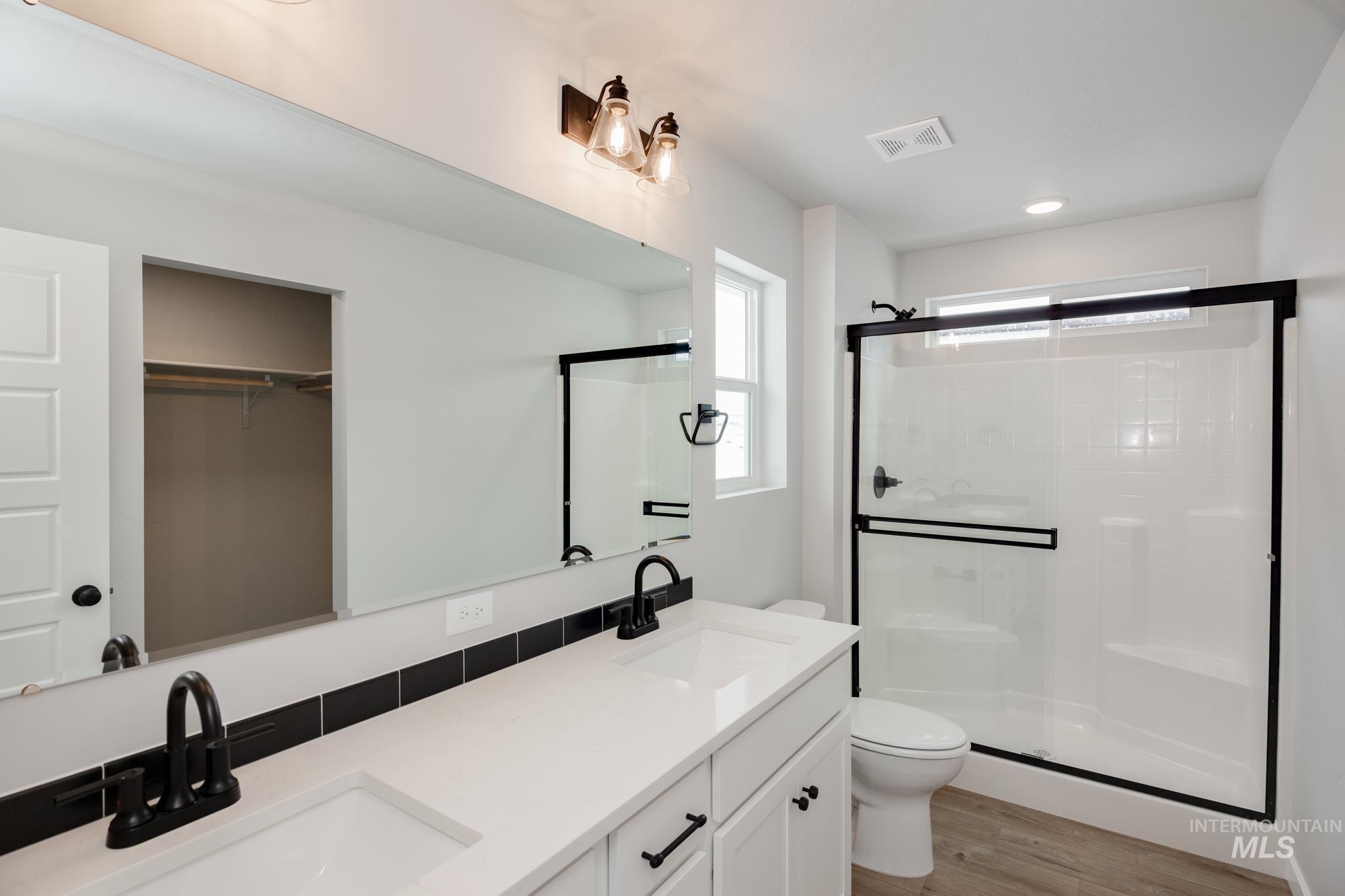 242 Caribou Ct, Horseshoe Bend, Idaho 83629, 3 Bedrooms, 2.5 Bathrooms, Residential For Sale, Price $354,990,MLS 98973282