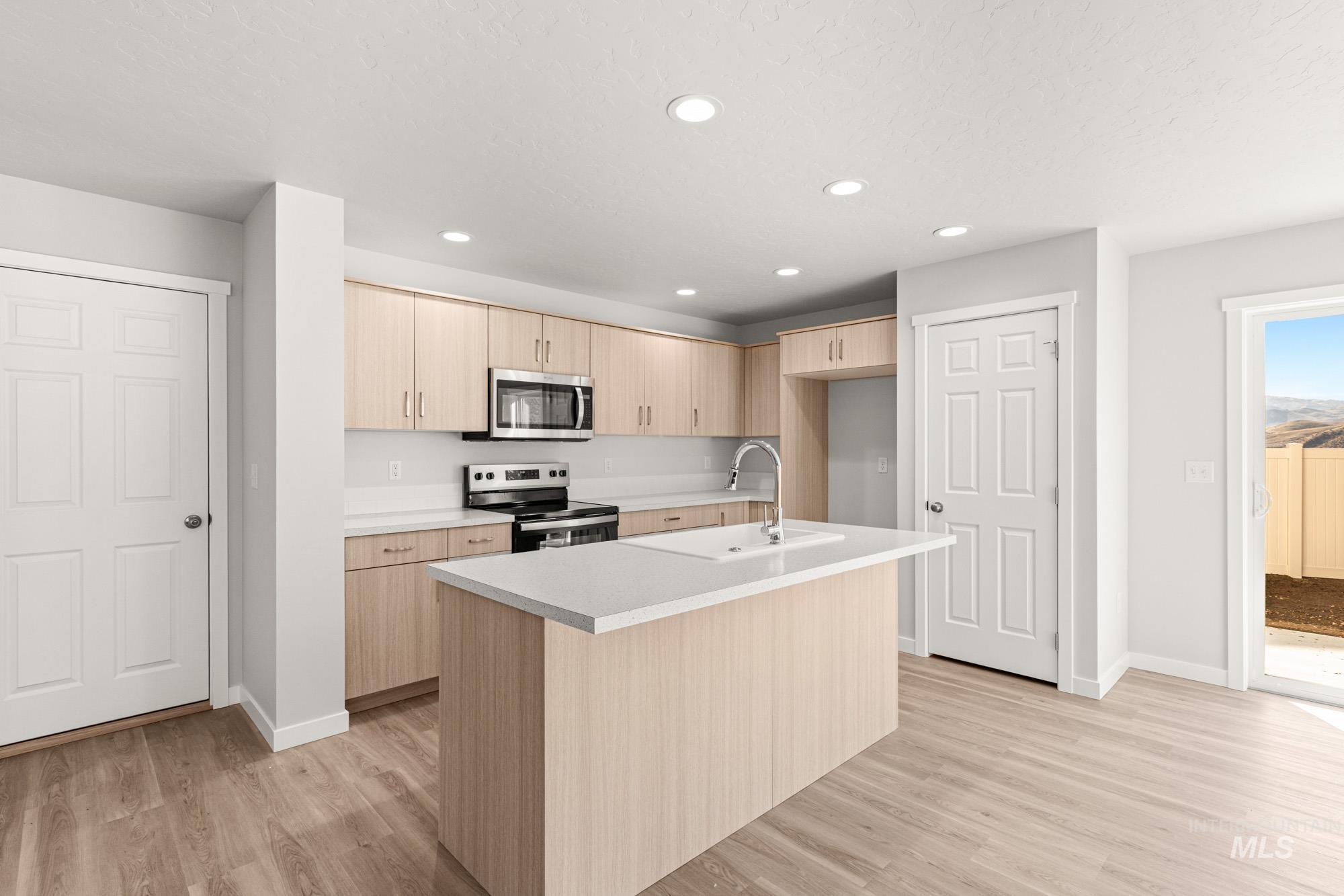 242 Caribou Ct, Horseshoe Bend, Idaho 83629, 3 Bedrooms, 2.5 Bathrooms, Residential For Sale, Price $354,990, 98973282