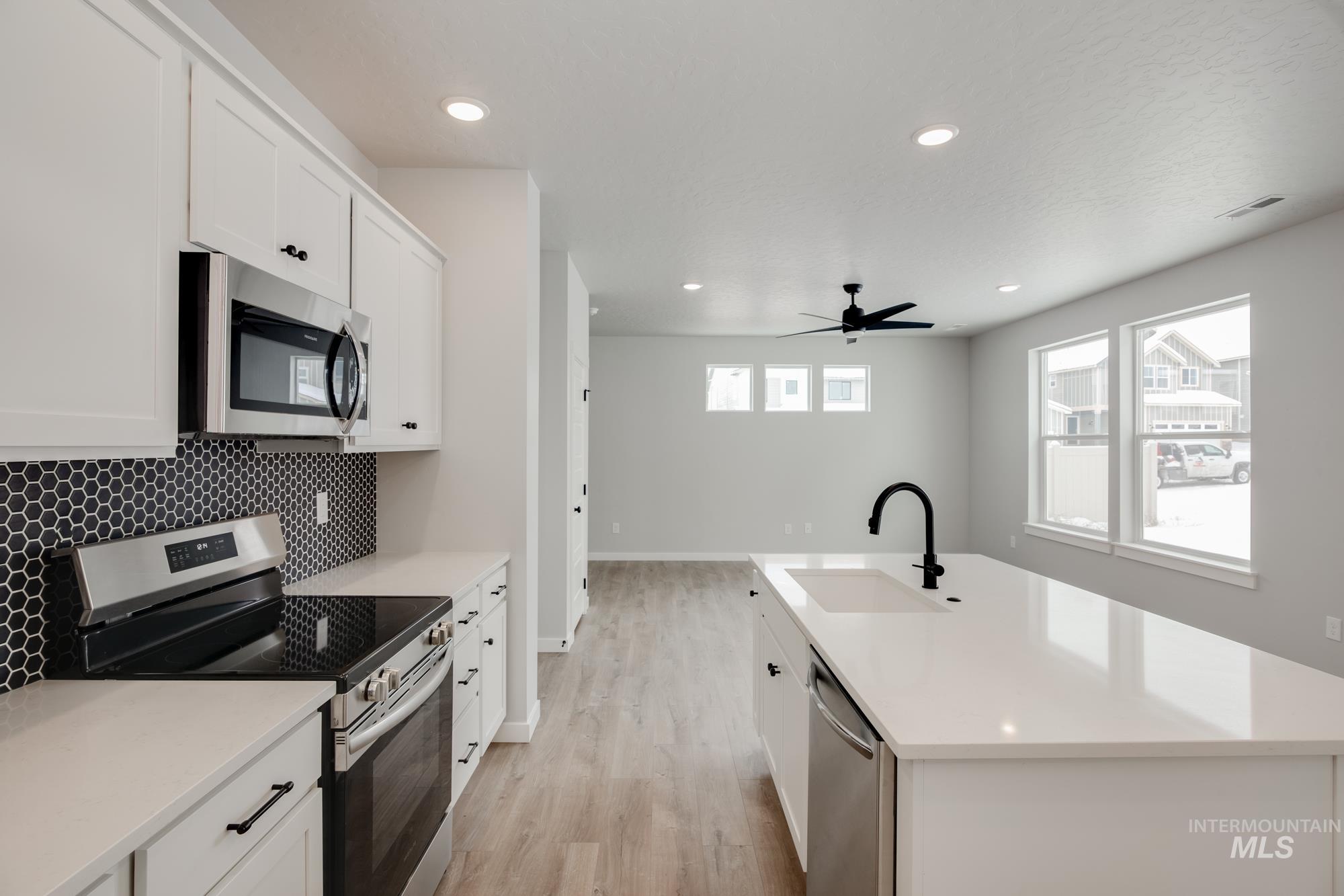 242 Caribou Ct, Horseshoe Bend, Idaho 83629, 3 Bedrooms, 2.5 Bathrooms, Residential For Sale, Price $354,990,MLS 98973282