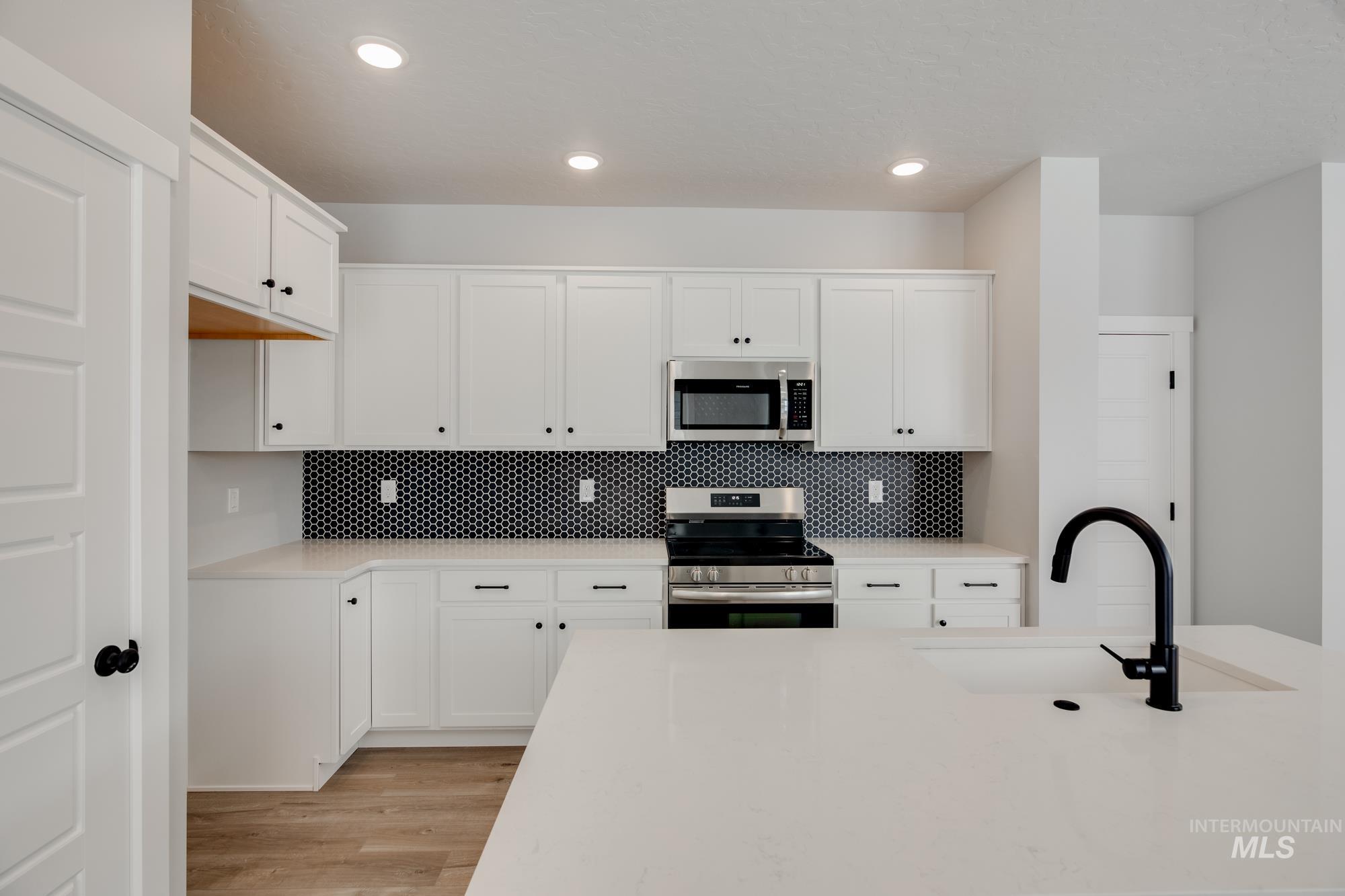 242 Caribou Ct, Horseshoe Bend, Idaho 83629, 3 Bedrooms, 2.5 Bathrooms, Residential For Sale, Price $354,990,MLS 98973282