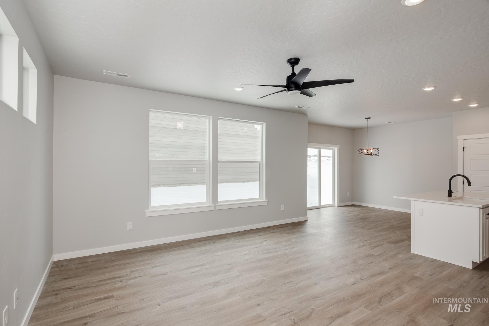 242 Caribou Ct, Horseshoe Bend, Idaho 83629, 3 Bedrooms, 2.5 Bathrooms, Residential For Sale, Price $354,990,MLS 98973282