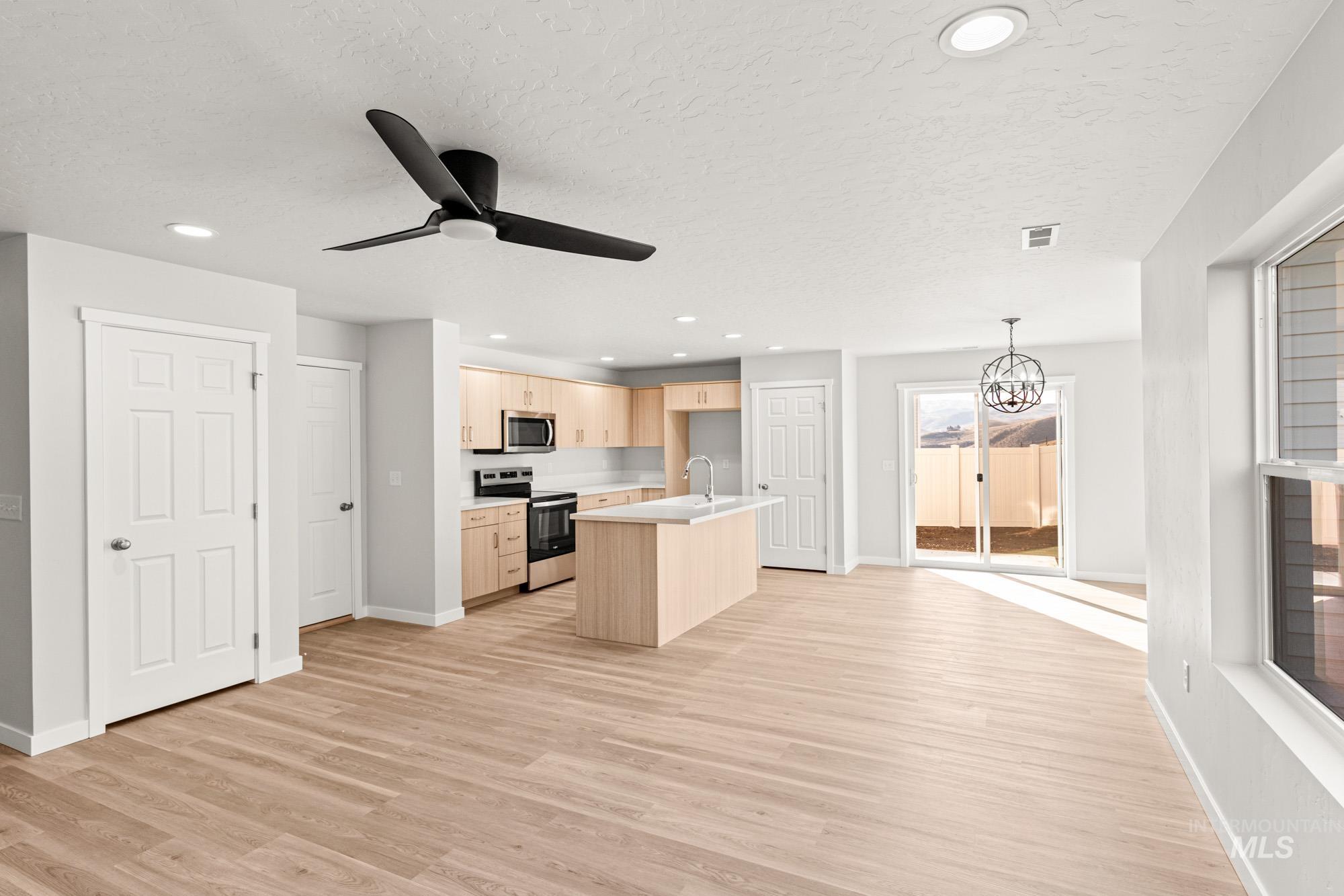 242 Caribou Ct, Horseshoe Bend, Idaho 83629, 3 Bedrooms, 2.5 Bathrooms, Residential For Sale, Price $354,990, 98973282