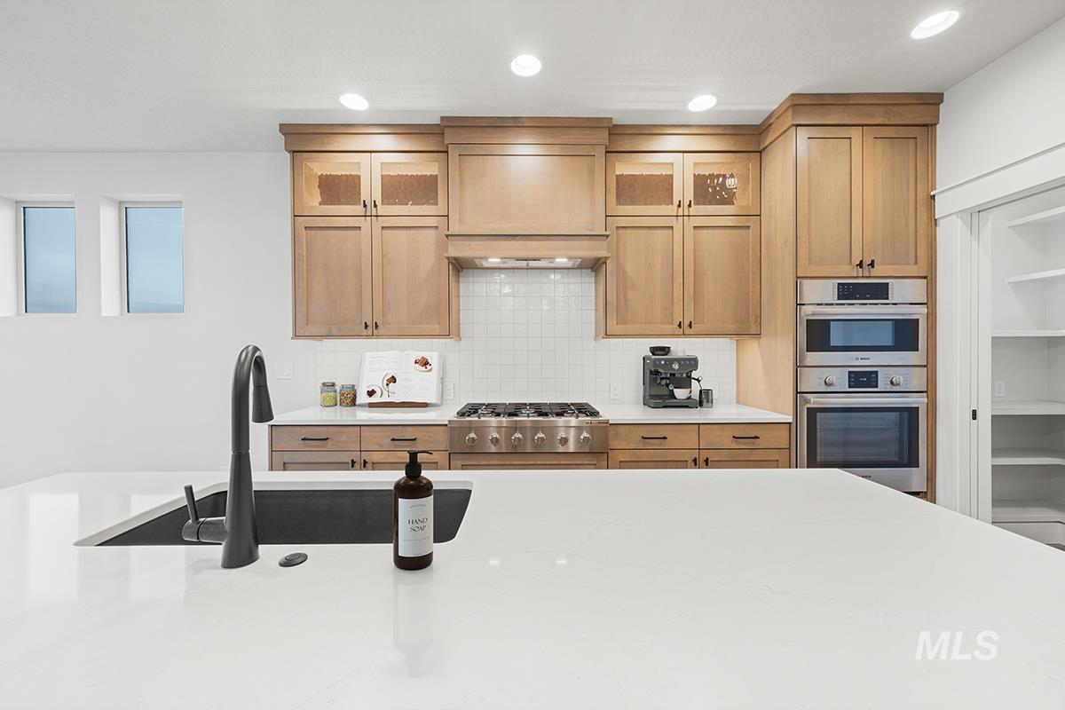 7040 S Palatino Ave., Meridian, Idaho 83642, 4 Bedrooms, 2.5 Bathrooms, Residential For Sale, Price $674,800,MLS 98973283