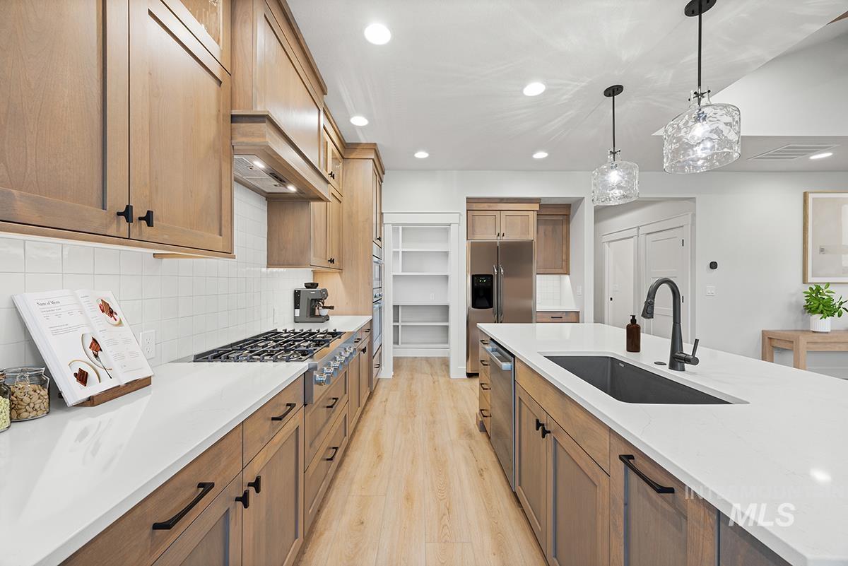 7040 S Palatino Ave., Meridian, Idaho 83642, 4 Bedrooms, 2.5 Bathrooms, Residential For Sale, Price $674,800,MLS 98973283