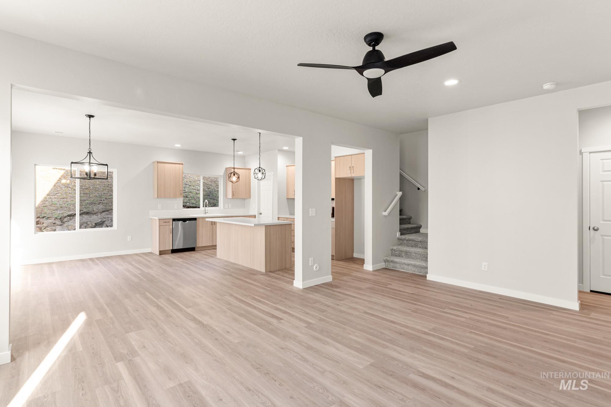 240 Caribou Ct, Horseshoe Bend, Idaho 83629, 3 Bedrooms, 2.5 Bathrooms, Residential For Sale, Price $394,990, 98973284