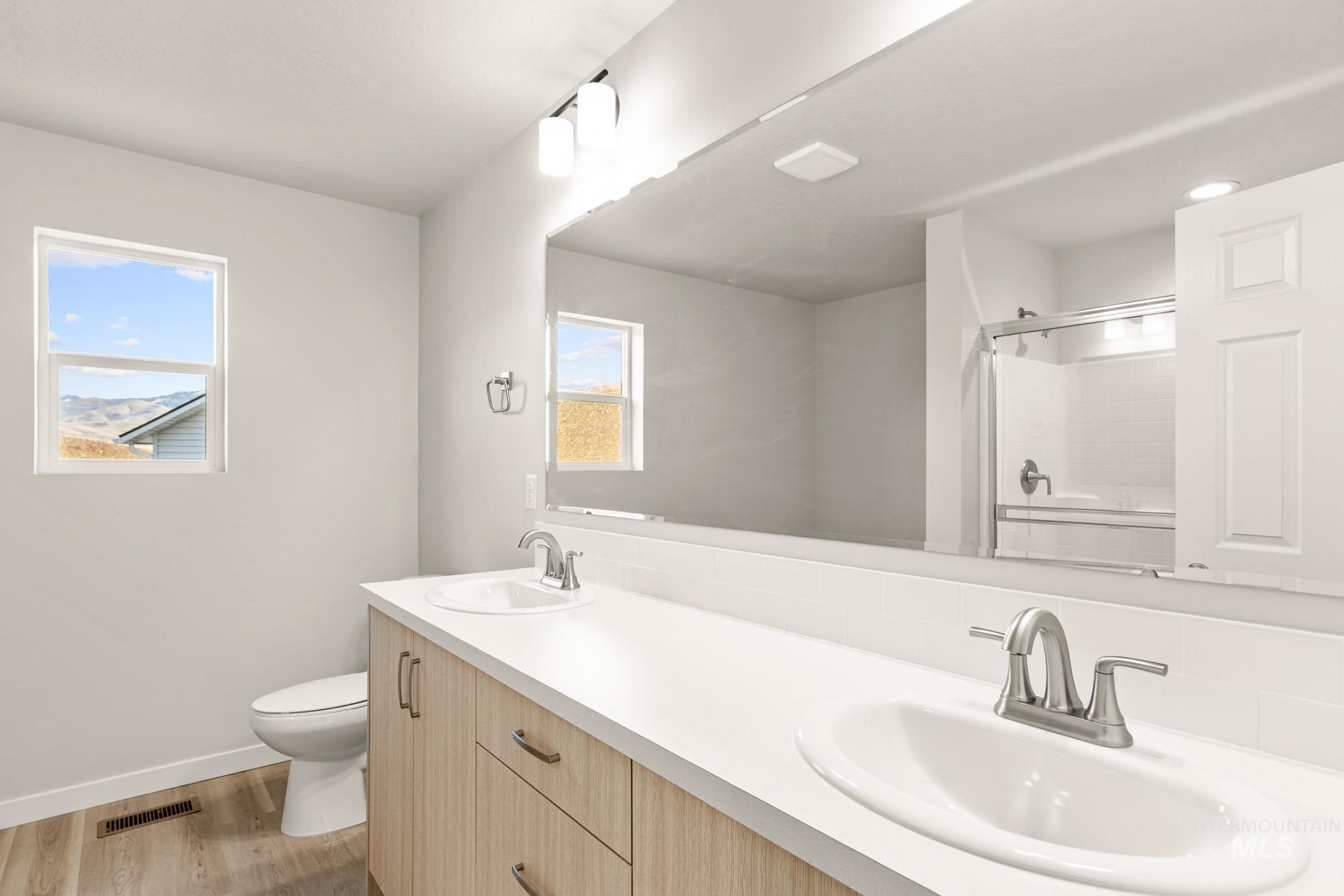 240 Caribou Ct, Horseshoe Bend, Idaho 83629, 3 Bedrooms, 2.5 Bathrooms, Residential For Sale, Price $394,990, 98973284