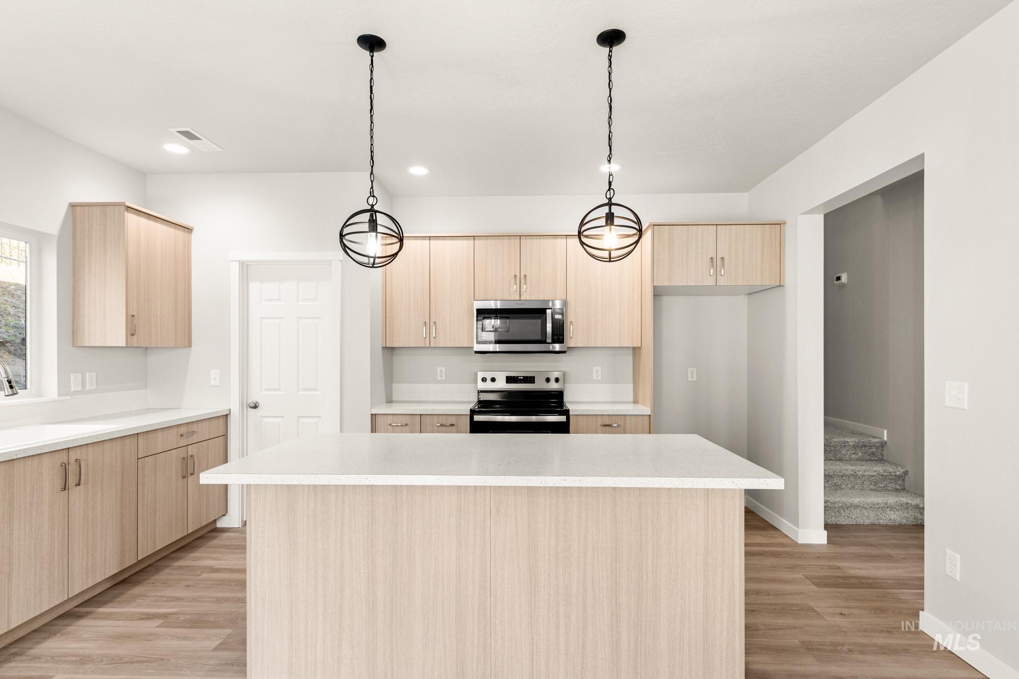 240 Caribou Ct, Horseshoe Bend, Idaho 83629, 3 Bedrooms, 2.5 Bathrooms, Residential For Sale, Price $394,990, 98973284