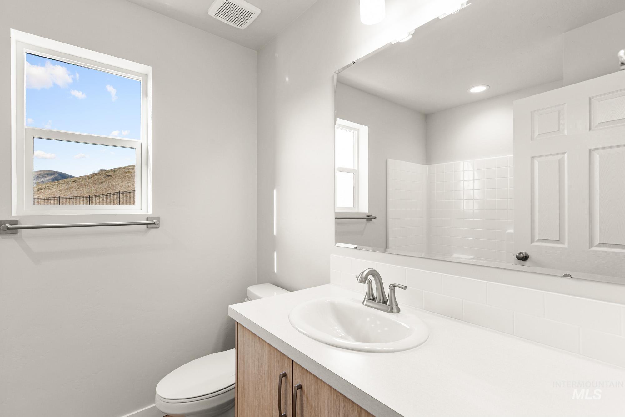 240 Caribou Ct, Horseshoe Bend, Idaho 83629, 3 Bedrooms, 2.5 Bathrooms, Residential For Sale, Price $394,990, 98973284