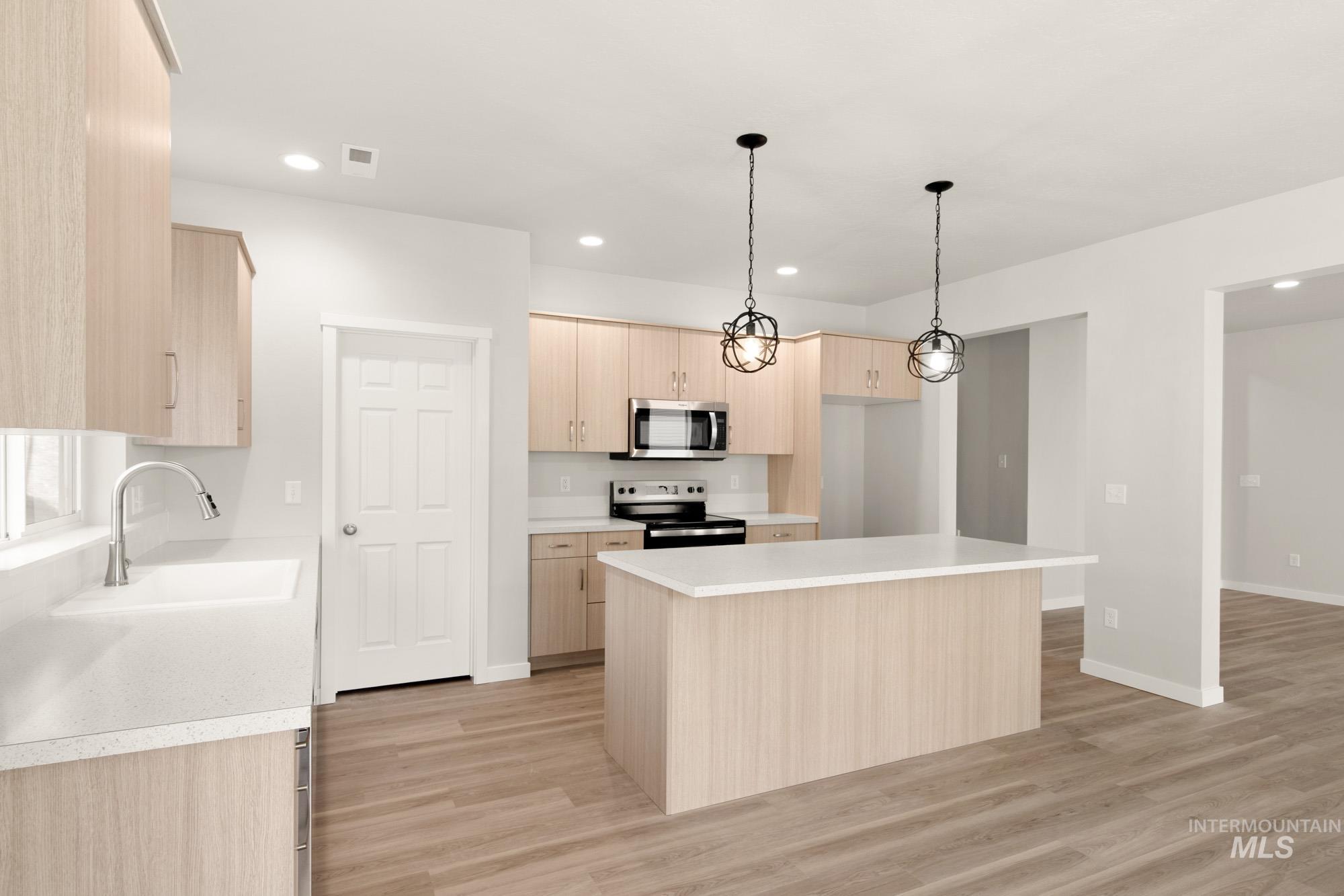 240 Caribou Ct, Horseshoe Bend, Idaho 83629, 3 Bedrooms, 2.5 Bathrooms, Residential For Sale, Price $394,990, 98973284