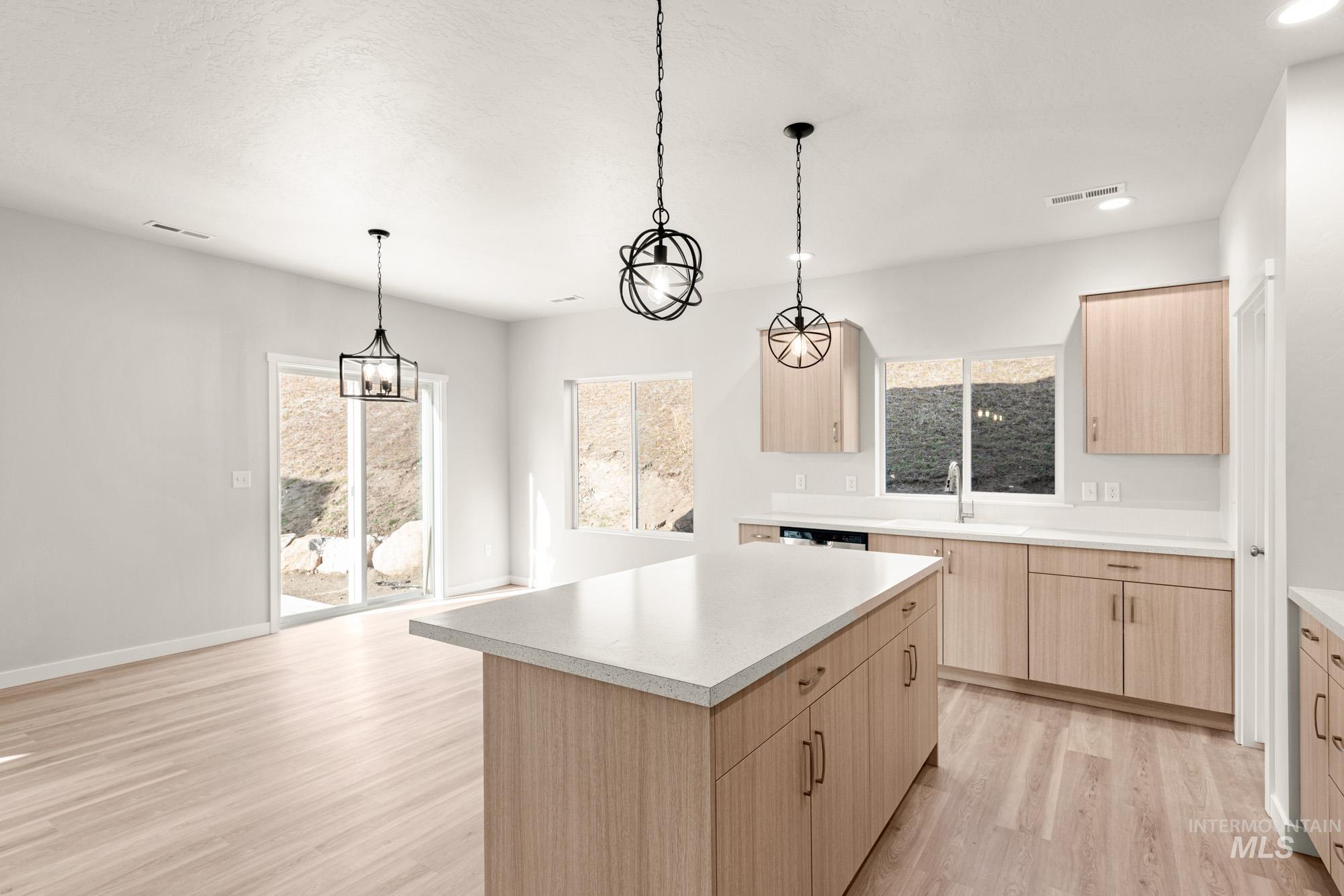 240 Caribou Ct, Horseshoe Bend, Idaho 83629, 3 Bedrooms, 2.5 Bathrooms, Residential For Sale, Price $394,990, 98973284