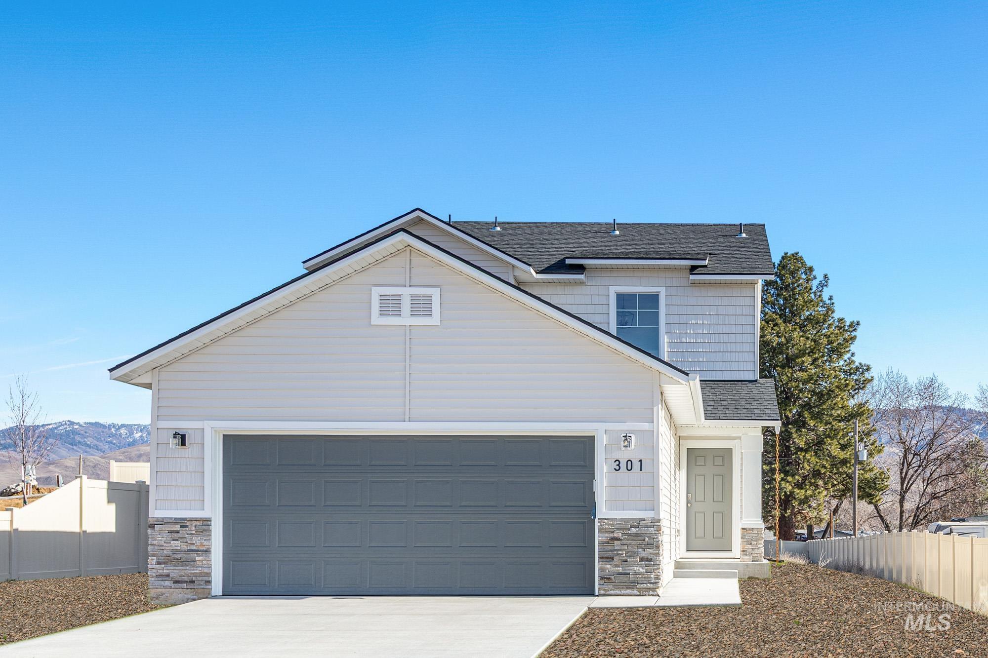 301 Whitetail Ave, Horseshoe Bend, Idaho 83629, 3 Bedrooms, 2.5 Bathrooms, Residential For Sale, Price $346,990,MLS 98973286