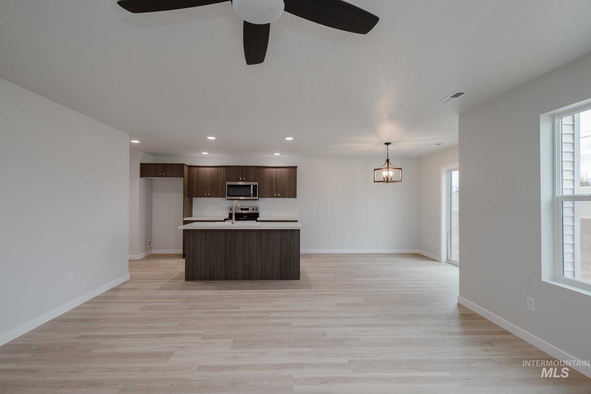 301 Whitetail Ave, Horseshoe Bend, Idaho 83629, 3 Bedrooms, 2.5 Bathrooms, Residential For Sale, Price $346,990,MLS 98973286