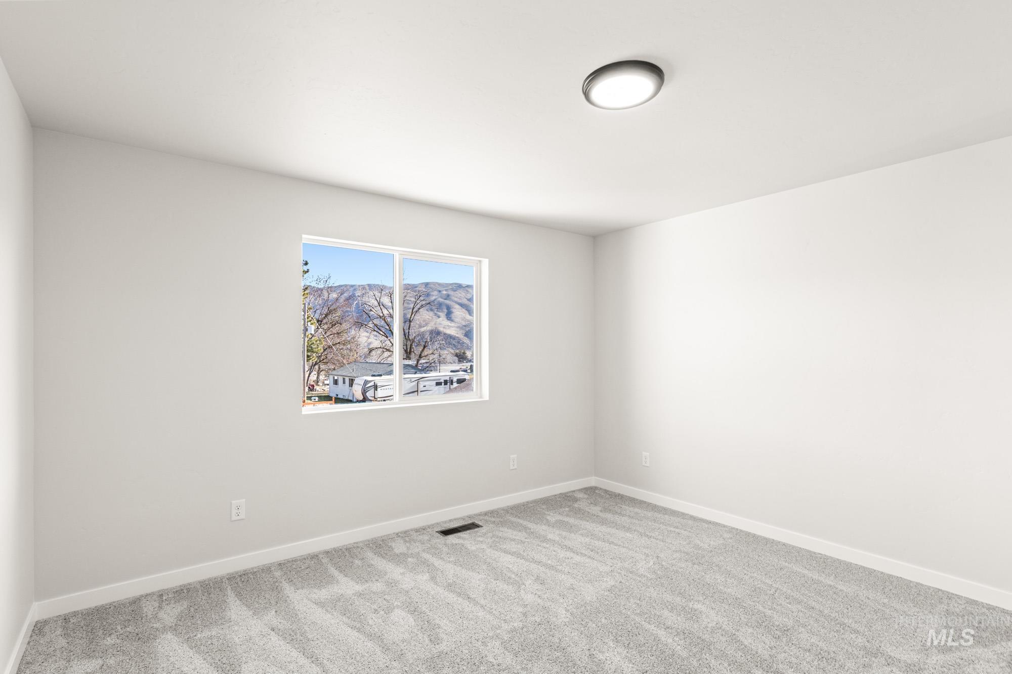 301 Whitetail Ave, Horseshoe Bend, Idaho 83629, 3 Bedrooms, 2.5 Bathrooms, Residential For Sale, Price $346,990,MLS 98973286