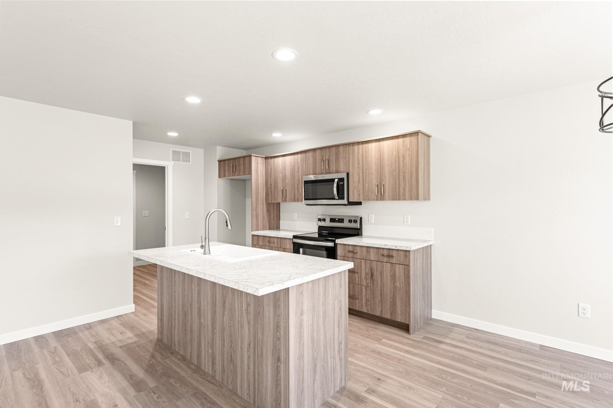 301 Whitetail Ave, Horseshoe Bend, Idaho 83629, 3 Bedrooms, 2.5 Bathrooms, Residential For Sale, Price $346,990,MLS 98973286