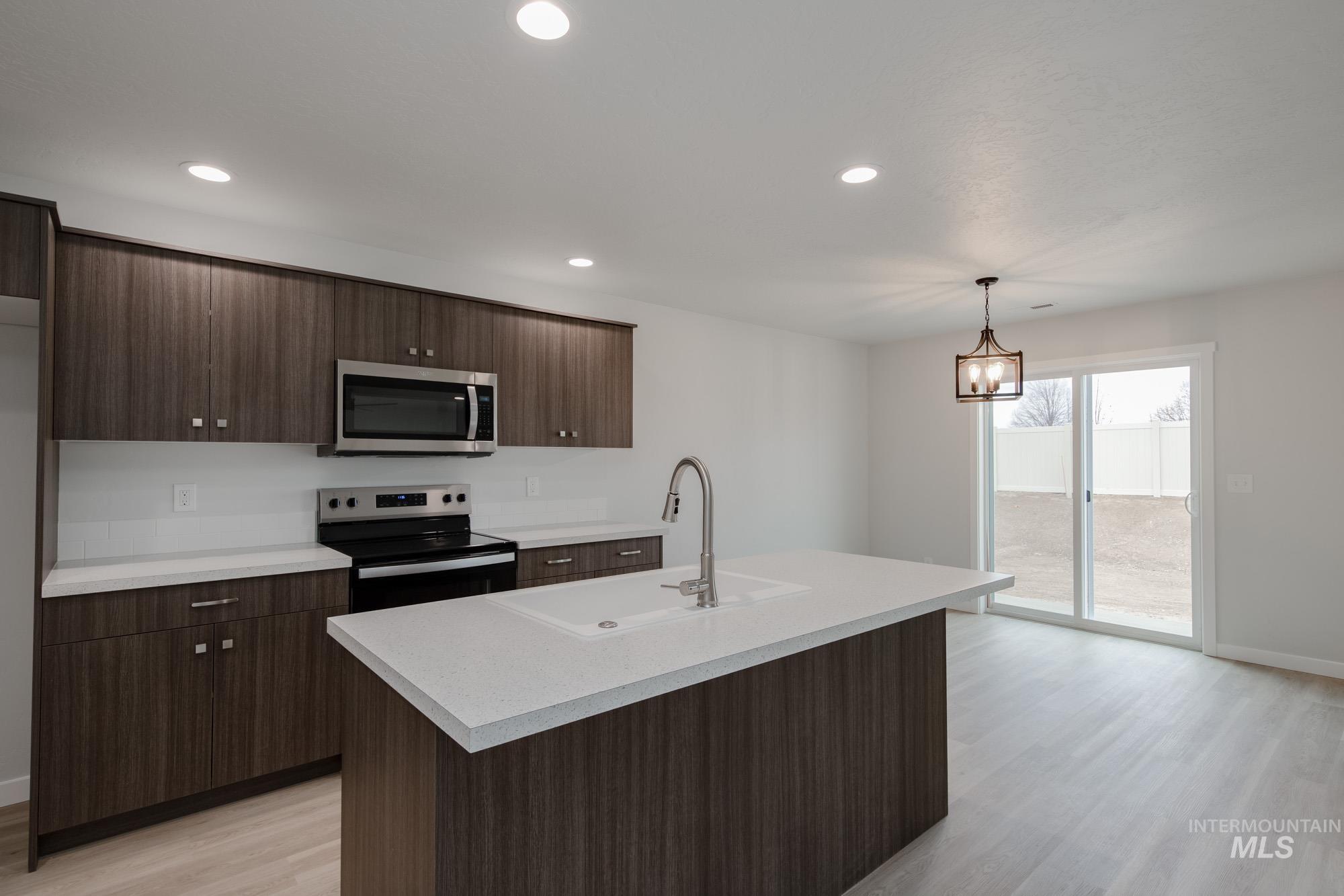 301 Whitetail Ave, Horseshoe Bend, Idaho 83629, 3 Bedrooms, 2.5 Bathrooms, Residential For Sale, Price $346,990,MLS 98973286