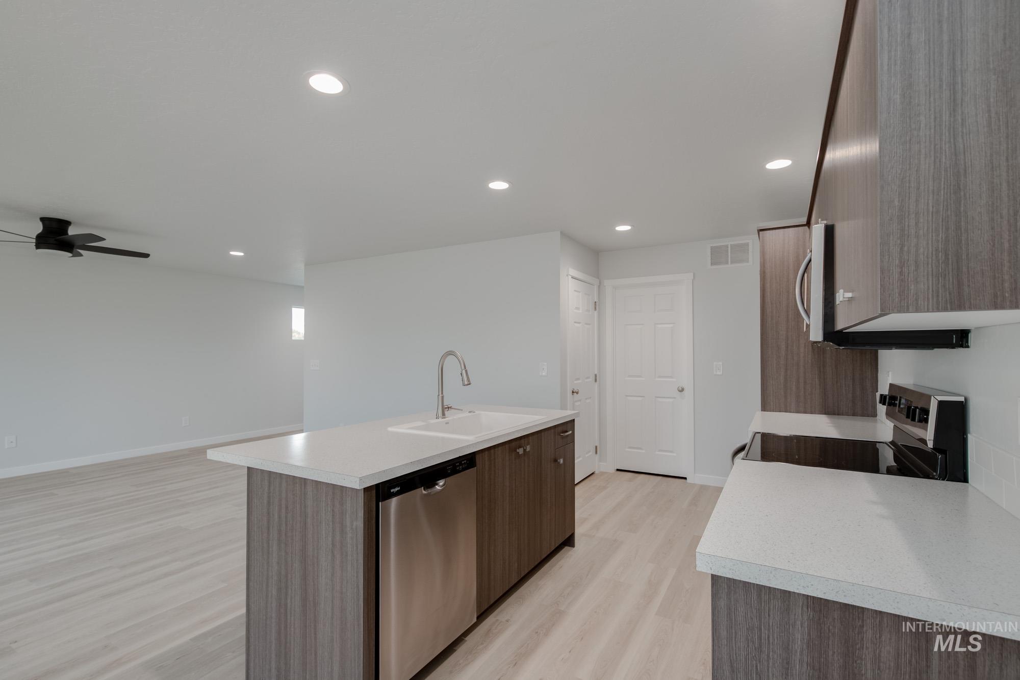 301 Whitetail Ave, Horseshoe Bend, Idaho 83629, 3 Bedrooms, 2.5 Bathrooms, Residential For Sale, Price $346,990,MLS 98973286