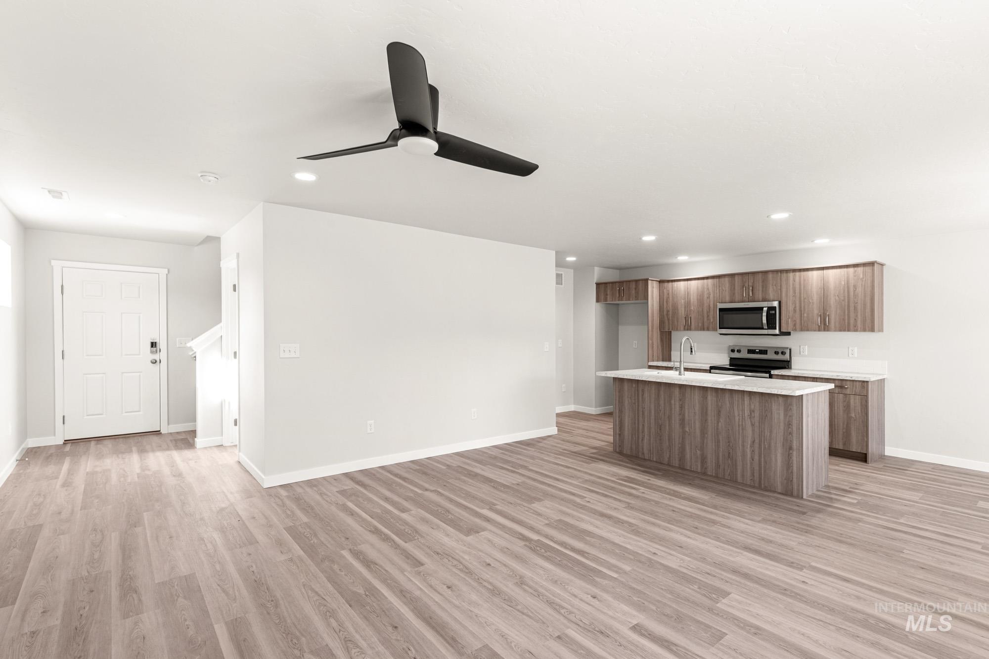 301 Whitetail Ave, Horseshoe Bend, Idaho 83629, 3 Bedrooms, 2.5 Bathrooms, Residential For Sale, Price $346,990,MLS 98973286