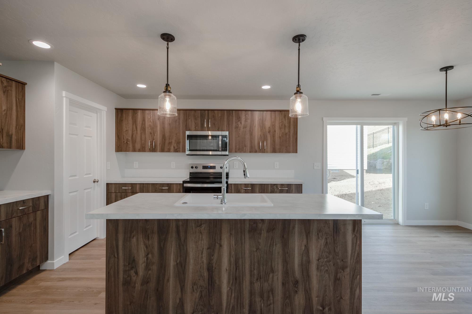 401 Reindeer Ave, Horseshoe Bend, Idaho 83629, 3 Bedrooms, 2.5 Bathrooms, Residential For Sale, Price $352,990,MLS 98973287