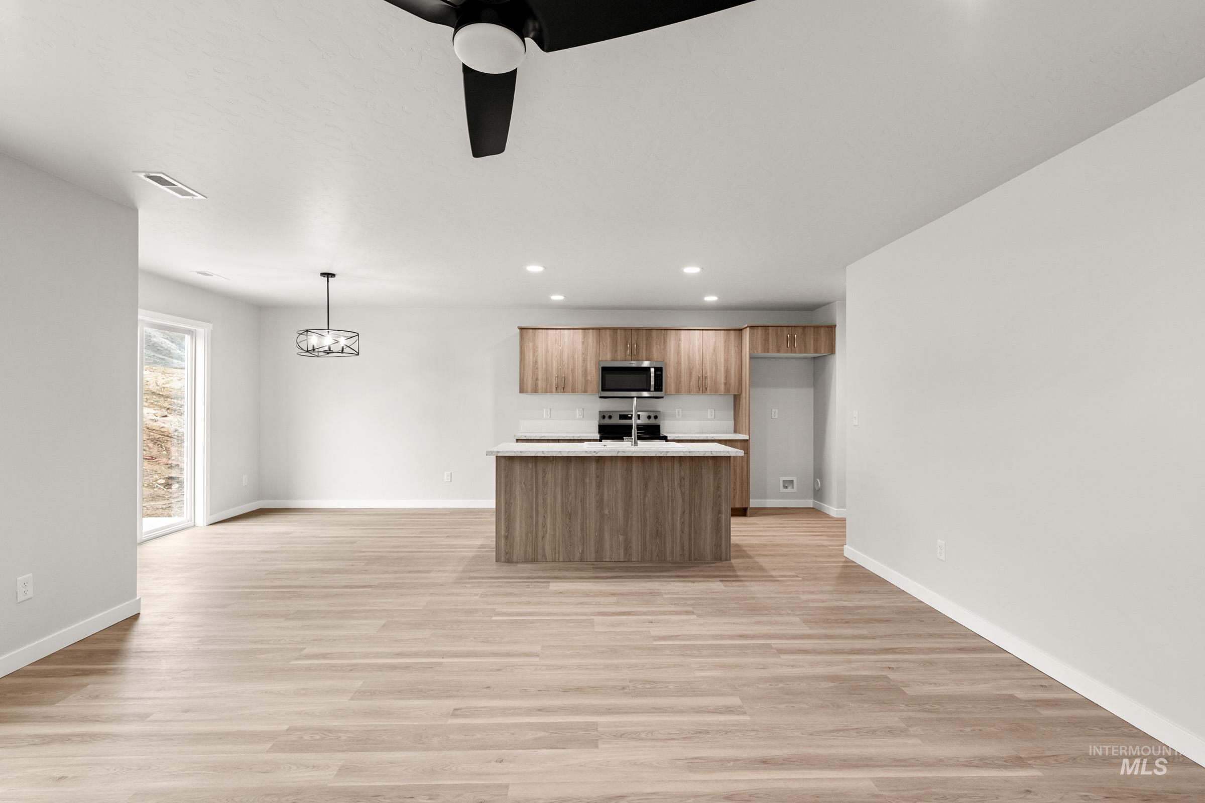 310 Whitetail Ave, Horseshoe Bend, Idaho 83629, 3 Bedrooms, 2.5 Bathrooms, Residential For Sale, Price $345,990, 98973288