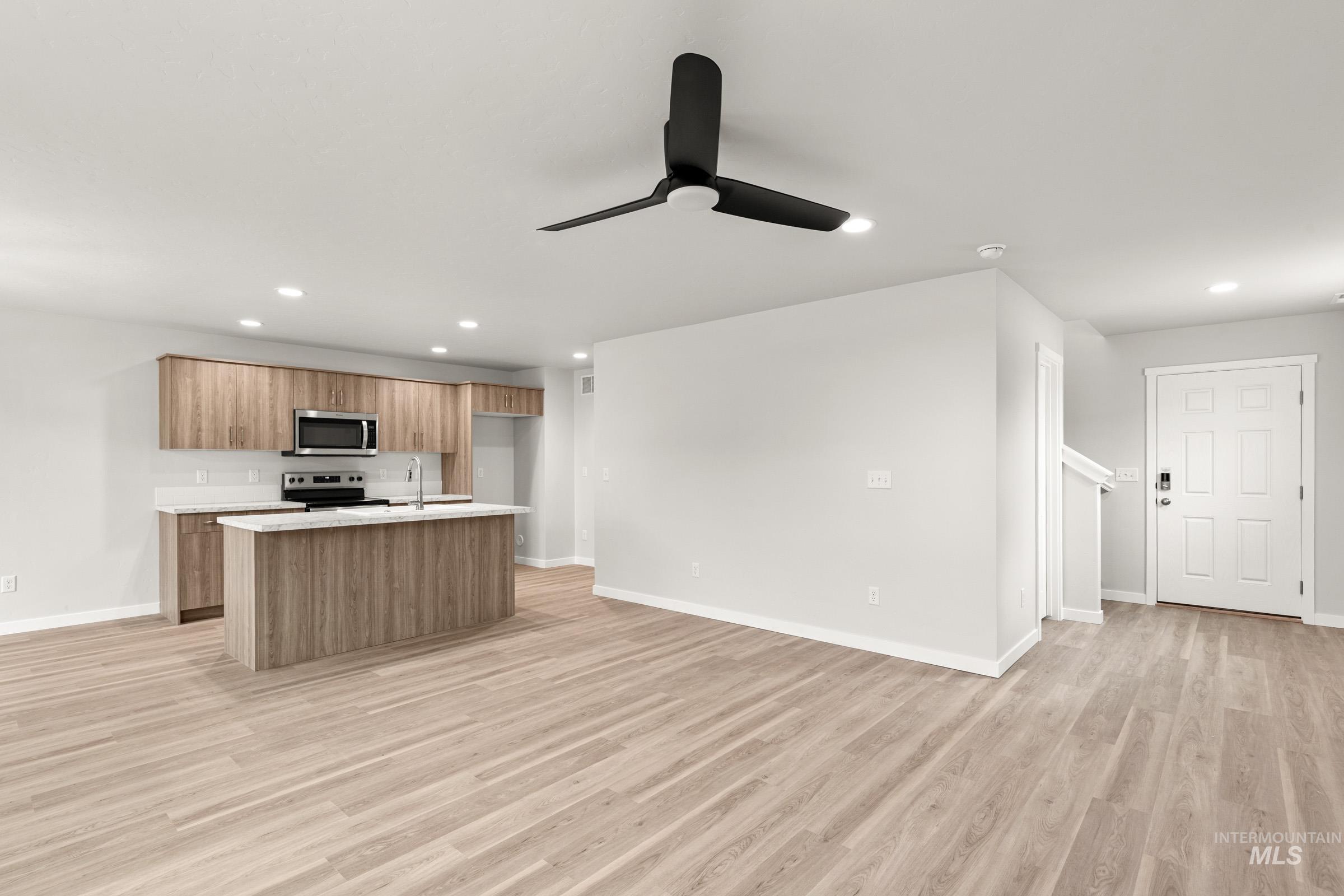 310 Whitetail Ave, Horseshoe Bend, Idaho 83629, 3 Bedrooms, 2.5 Bathrooms, Residential For Sale, Price $345,990, 98973288