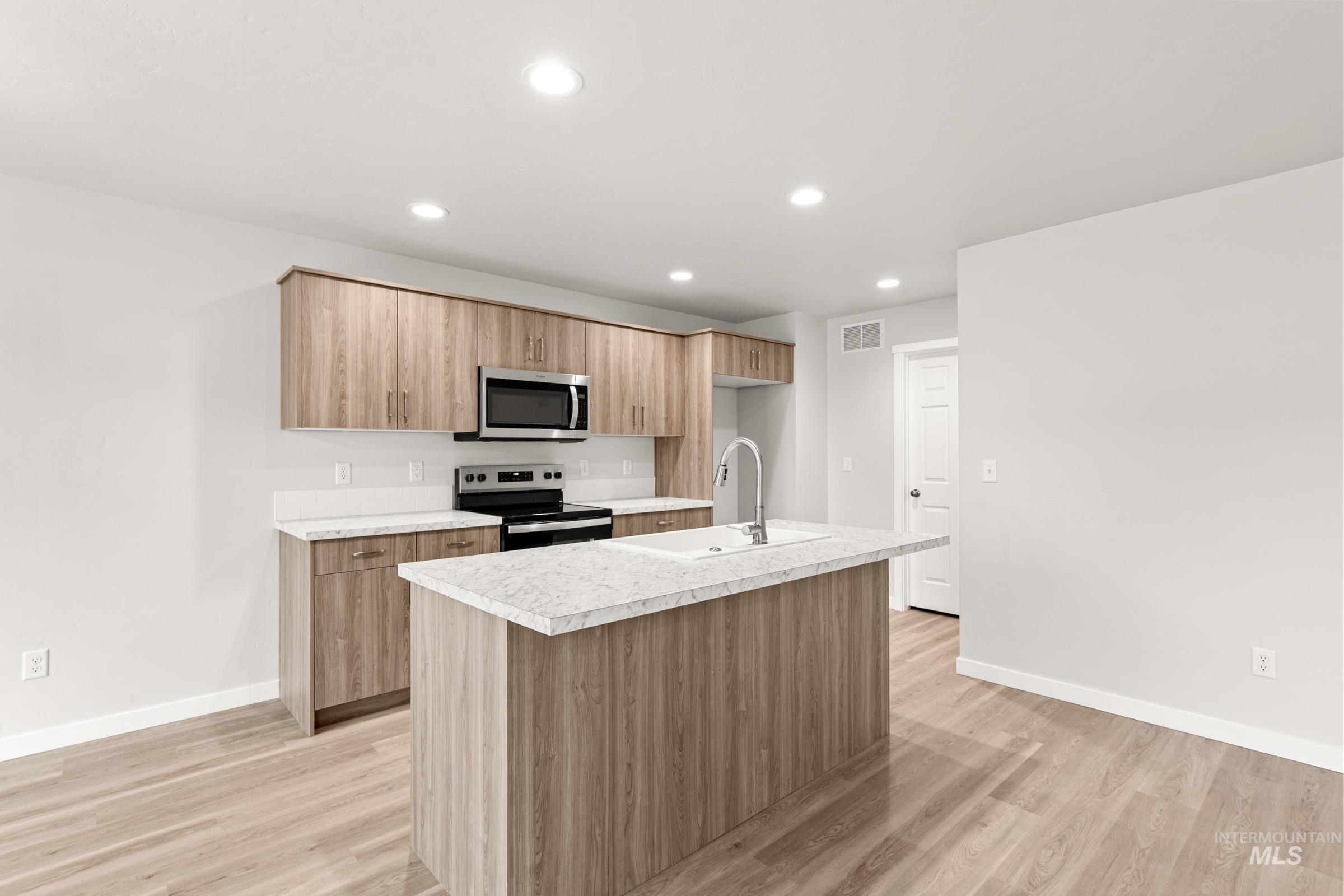 310 Whitetail Ave, Horseshoe Bend, Idaho 83629, 3 Bedrooms, 2.5 Bathrooms, Residential For Sale, Price $345,990, 98973288