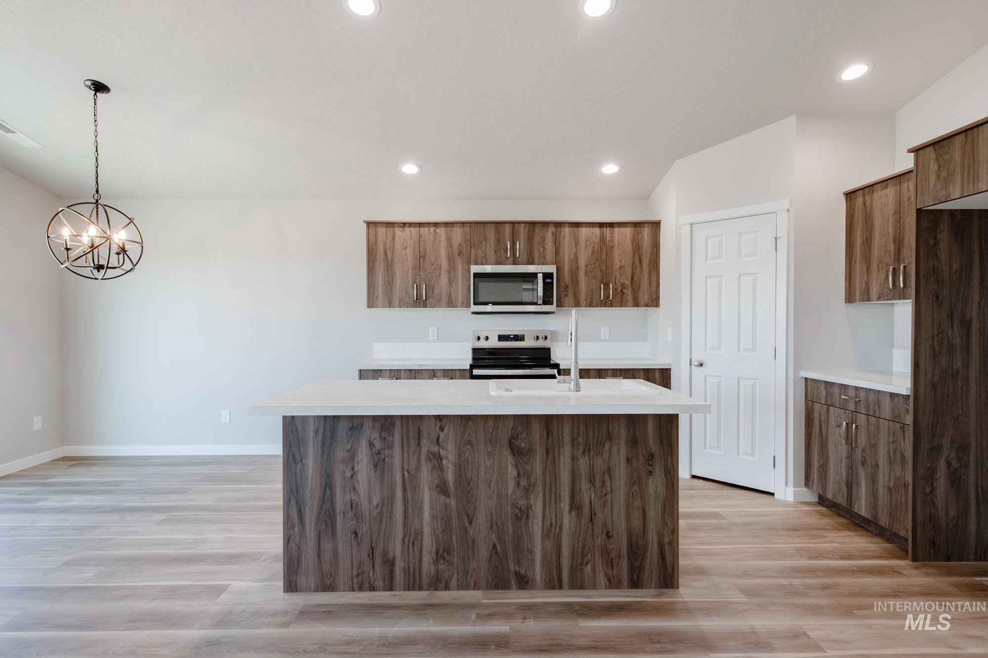 1703 N Birch St, Jerome, Idaho 83338, 3 Bedrooms, 2 Bathrooms, Residential For Sale, Price $379,990,MLS 98973289