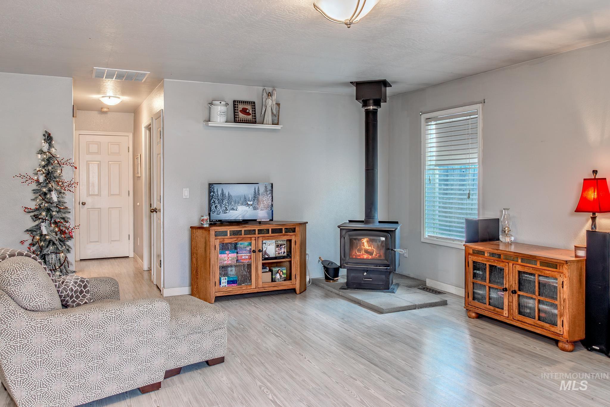 721 W Hazel St, Caldwell, Idaho 83605, 2 Bedrooms, 1 Bathroom, Residential For Sale, Price $299,900,MLS 98973293