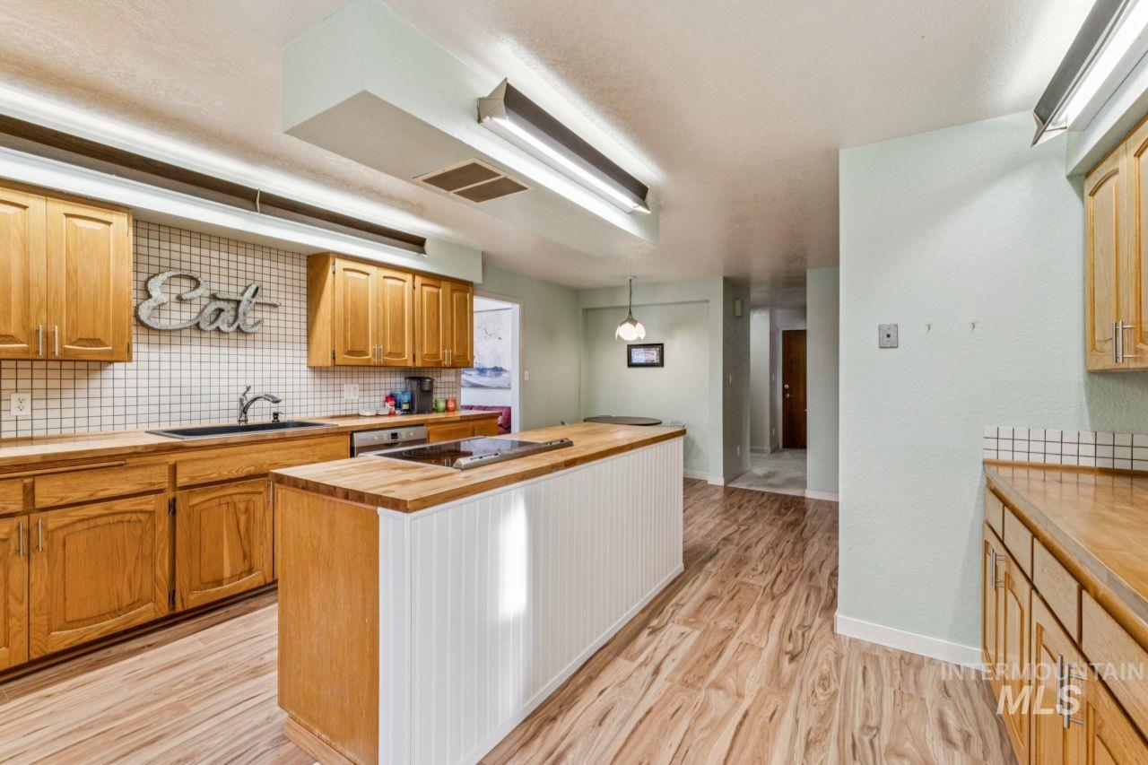 811 N Horton St, Nampa, Idaho 83651, 3 Bedrooms, 3 Bathrooms, Residential For Sale, Price $548,900,MLS 98973297