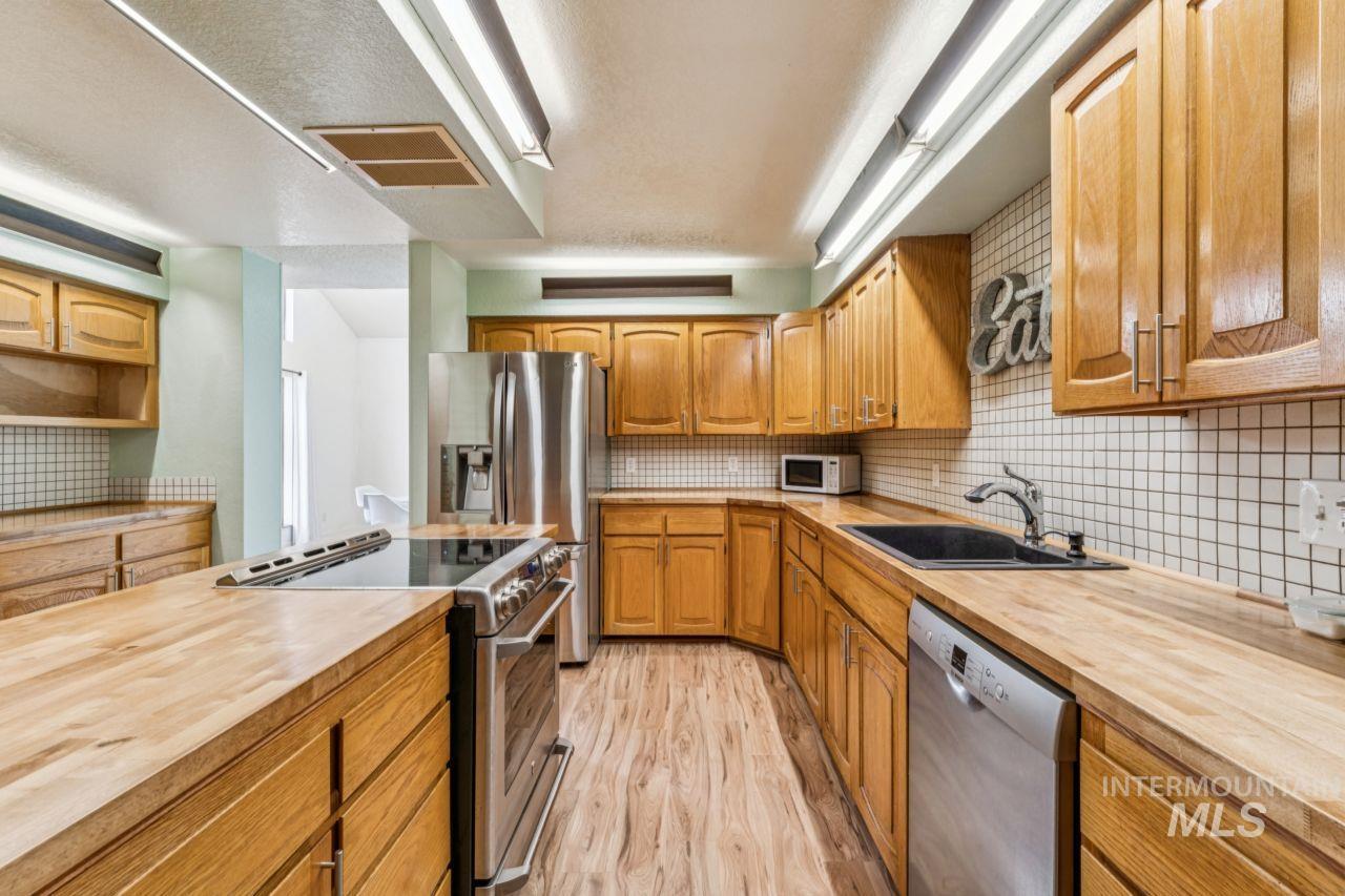 811 N Horton St, Nampa, Idaho 83651, 3 Bedrooms, 3 Bathrooms, Residential For Sale, Price $548,900,MLS 98973297