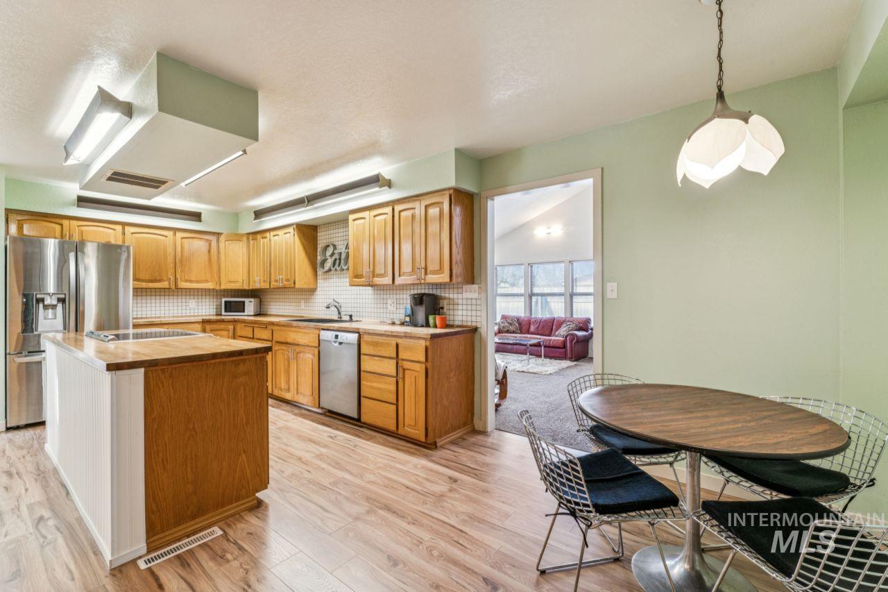 811 N Horton St, Nampa, Idaho 83651, 3 Bedrooms, 3 Bathrooms, Residential For Sale, Price $548,900,MLS 98973297