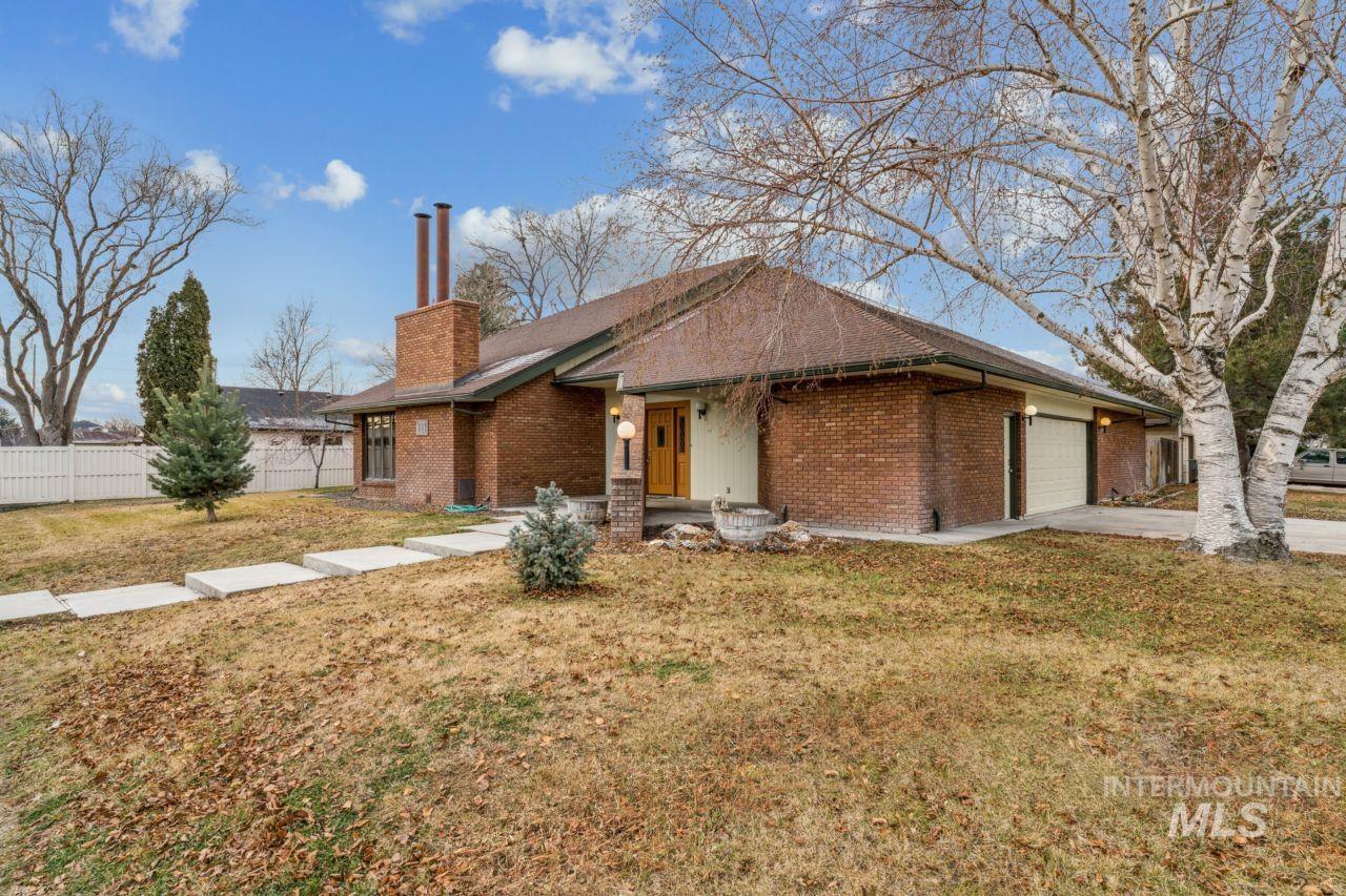 811 N Horton St, Nampa, Idaho 83651, 3 Bedrooms, 3 Bathrooms, Residential For Sale, Price $548,900,MLS 98973297