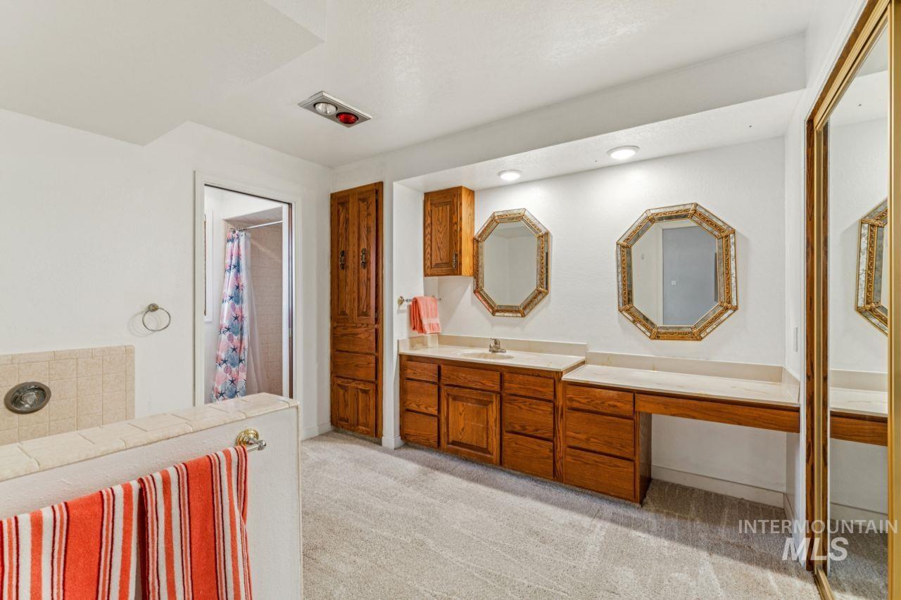 811 N Horton St, Nampa, Idaho 83651, 3 Bedrooms, 3 Bathrooms, Residential For Sale, Price $548,900,MLS 98973297