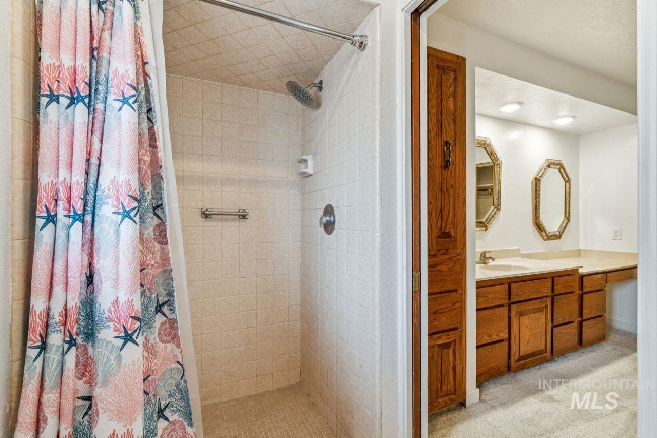 811 N Horton St, Nampa, Idaho 83651, 3 Bedrooms, 3 Bathrooms, Residential For Sale, Price $548,900,MLS 98973297