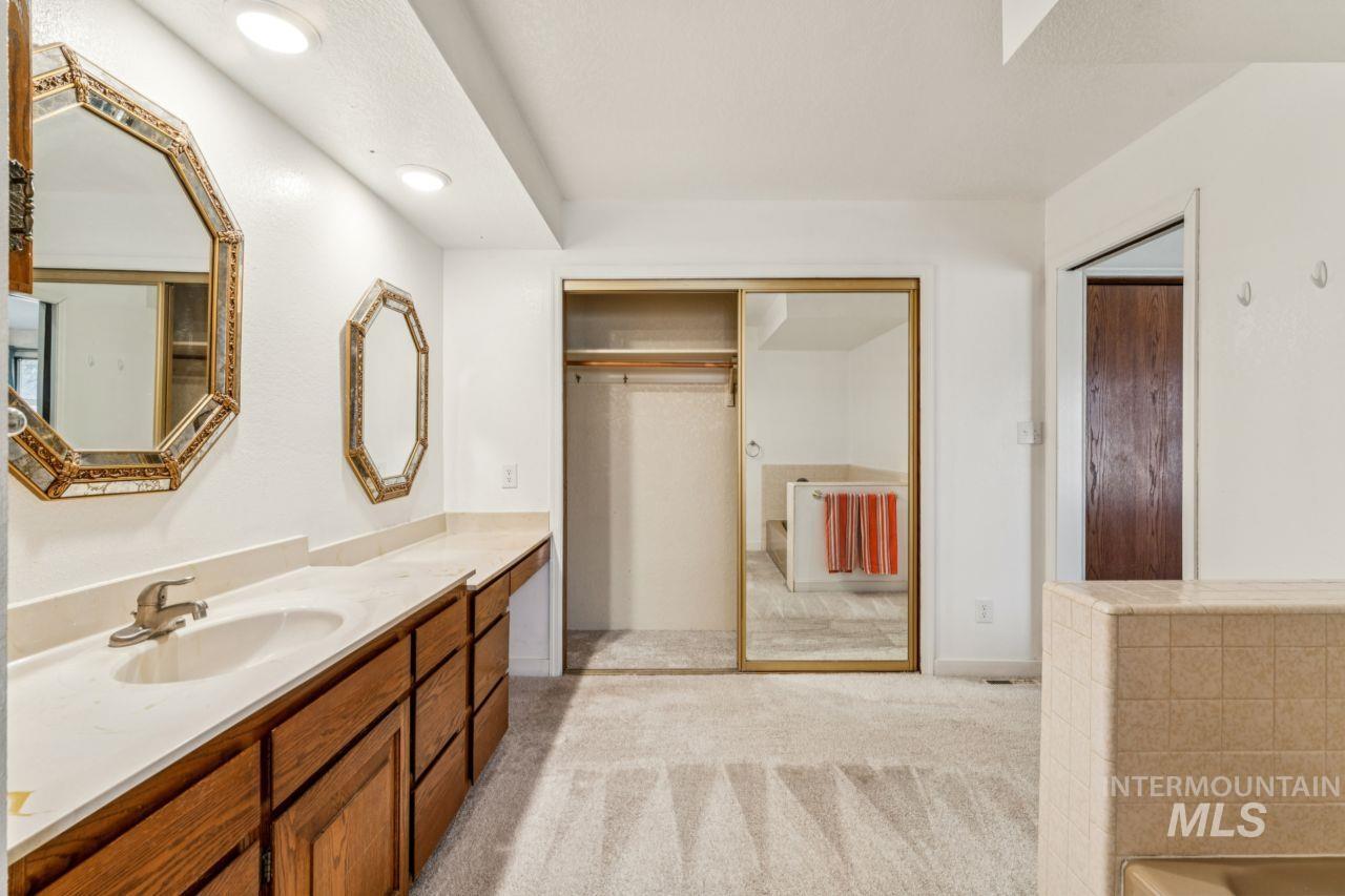 811 N Horton St, Nampa, Idaho 83651, 3 Bedrooms, 3 Bathrooms, Residential For Sale, Price $548,900,MLS 98973297