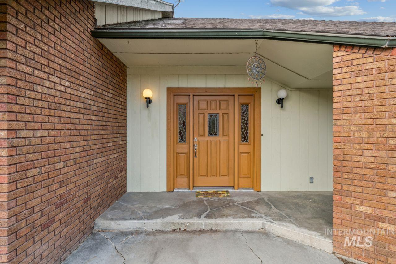 811 N Horton St, Nampa, Idaho 83651, 3 Bedrooms, 3 Bathrooms, Residential For Sale, Price $548,900,MLS 98973297