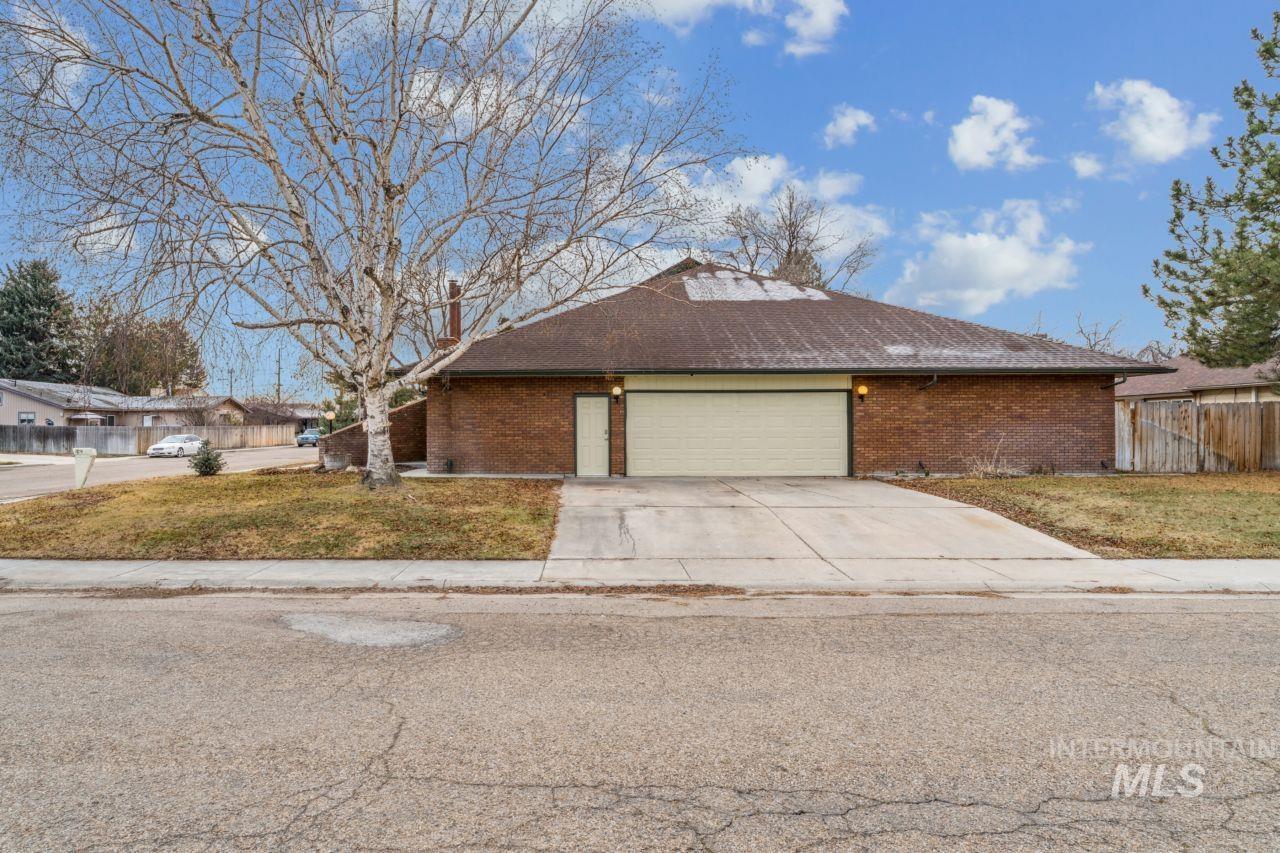 811 N Horton St, Nampa, Idaho 83651, 3 Bedrooms, 3 Bathrooms, Residential For Sale, Price $548,900,MLS 98973297