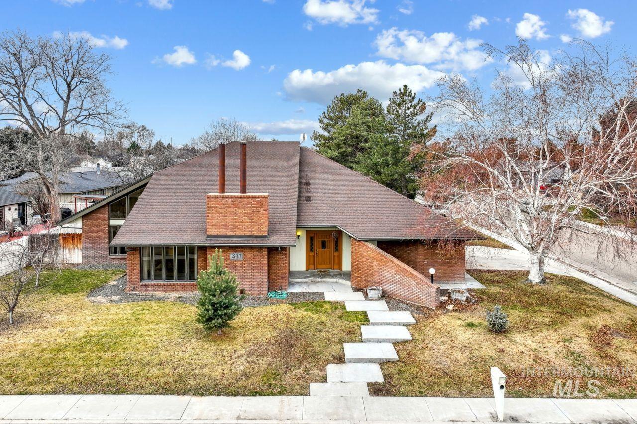 811 N Horton St, Nampa, Idaho 83651, 3 Bedrooms, 3 Bathrooms, Residential For Sale, Price $548,900,MLS 98973297