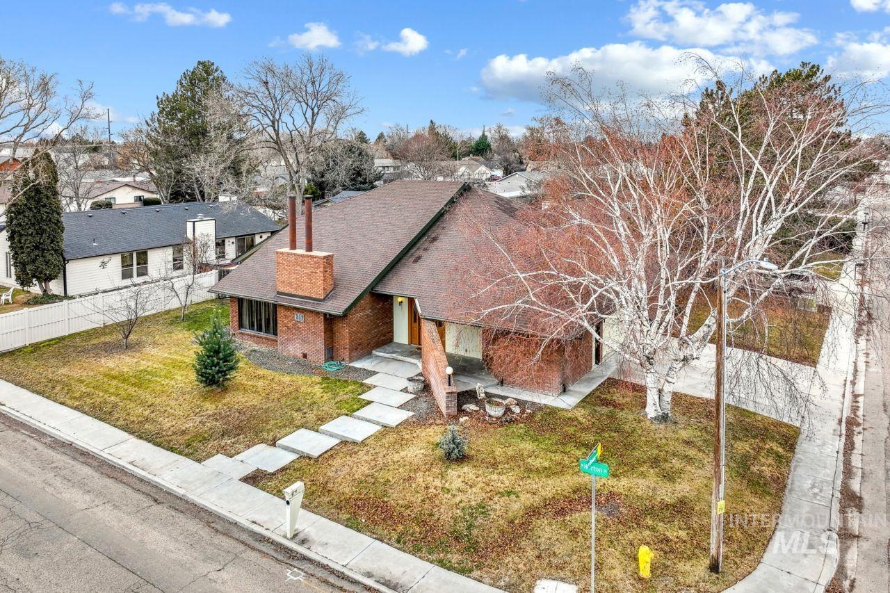 811 N Horton St, Nampa, Idaho 83651, 3 Bedrooms, 3 Bathrooms, Residential For Sale, Price $548,900,MLS 98973297