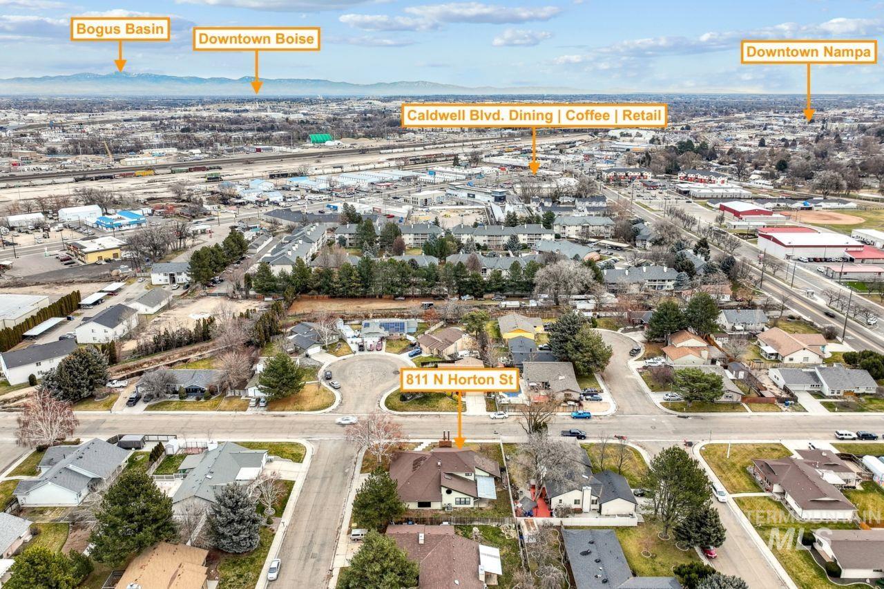 811 N Horton St, Nampa, Idaho 83651, 3 Bedrooms, 3 Bathrooms, Residential For Sale, Price $548,900,MLS 98973297