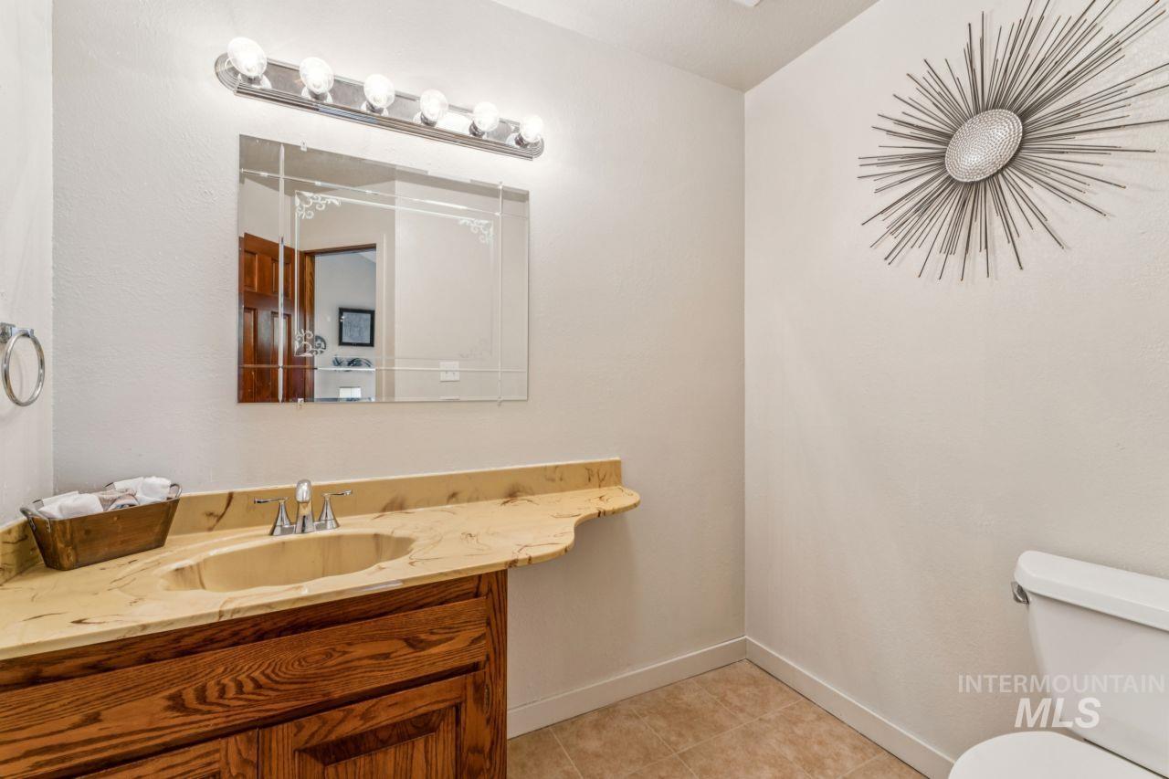 811 N Horton St, Nampa, Idaho 83651, 3 Bedrooms, 3 Bathrooms, Residential For Sale, Price $548,900,MLS 98973297