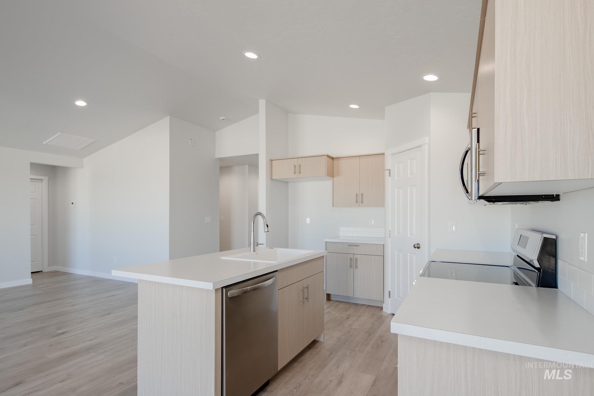 1609 Sunday River St, Middleton, Idaho 83644, 3 Bedrooms, 2 Bathrooms, Residential For Sale, Price $399,990,MLS 98973302